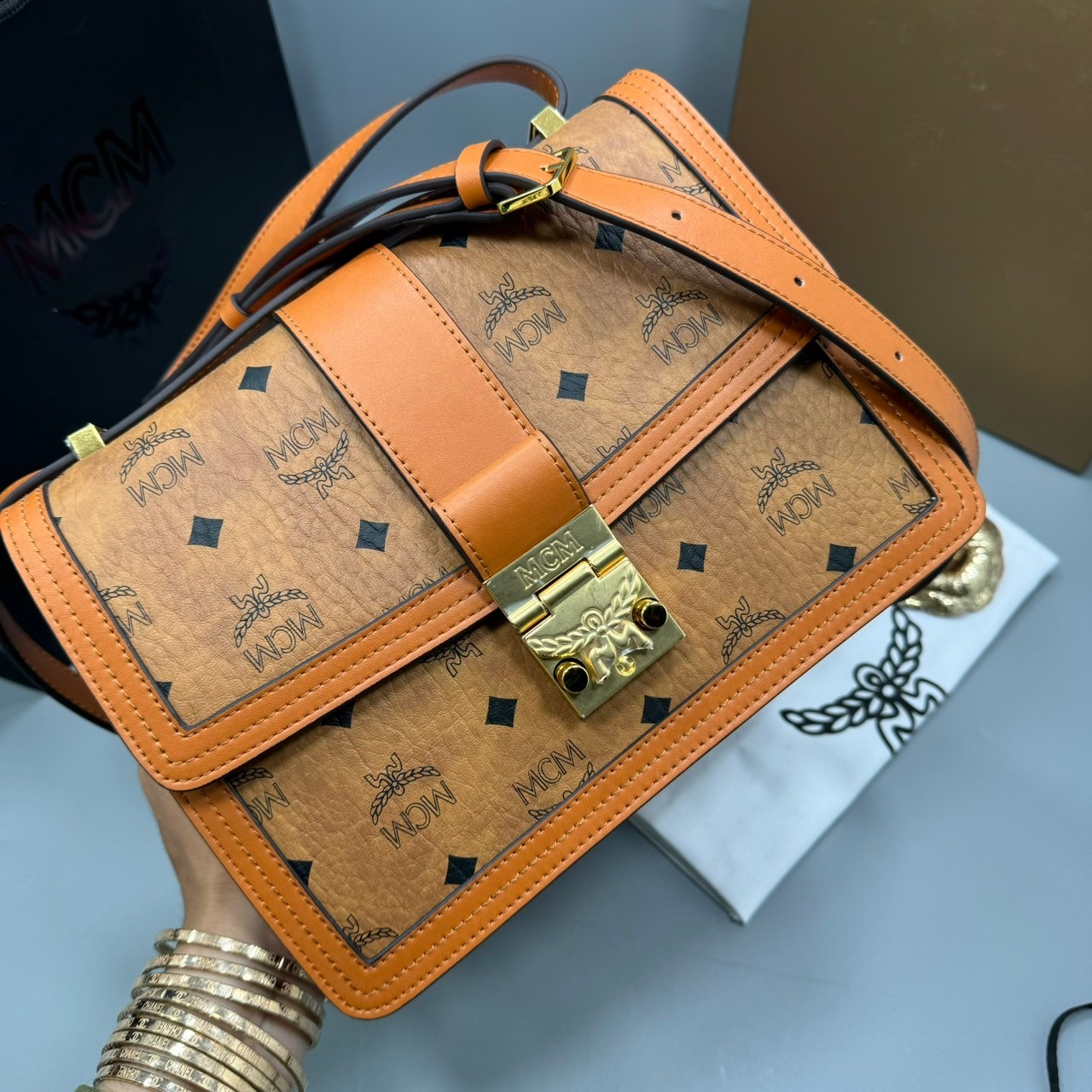 M.C.M MEDIUM TRACY SHOULDER BAG IN VISETOS กระเป๋าสะพายข้าง สุดหรู มาร์ทเทห์ เกรดออริ สลับแท้ 1:1 ใช้งานต่างประเทศได้