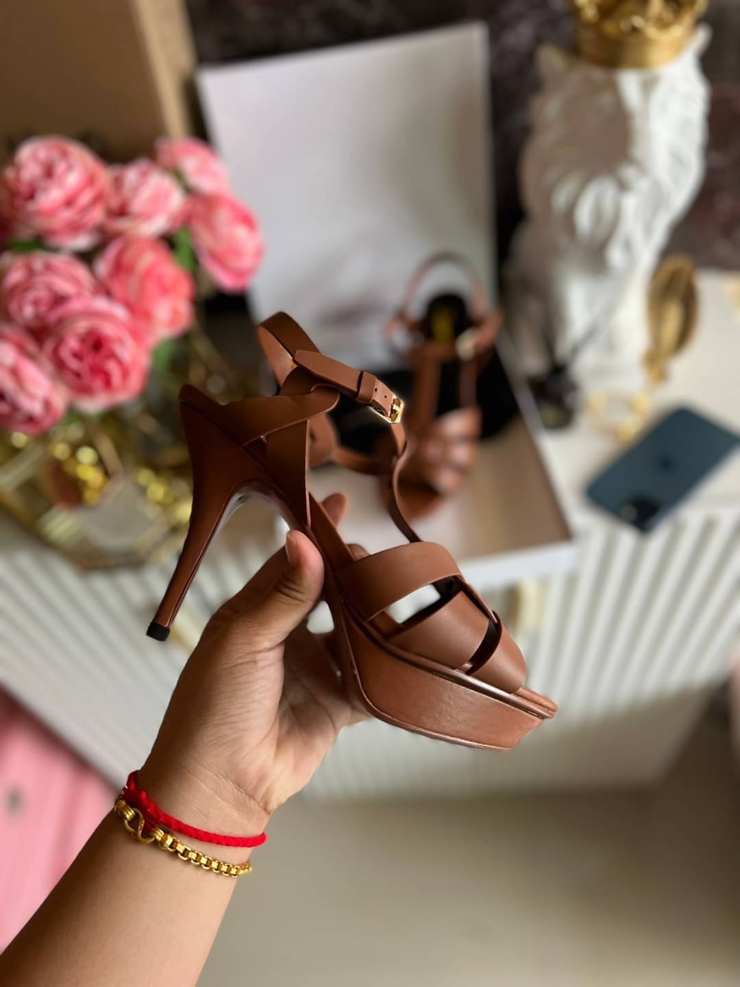 YSL TRIBUTE HEEL / SAINT LAURENT TRIBUTE HEEL / YSL HIGH HEEL เกรดออริจินอล รองเท้าส้นสูงแบรนด์หรู ที่สาวๆ ทุกคนควรมี ไว้ออกงานหรือใส่ทำงานได้ คู่นี้คือปังได้ตลอดกาล เพิ่มความสูงเพรียว สวยหรูมากค่ะ