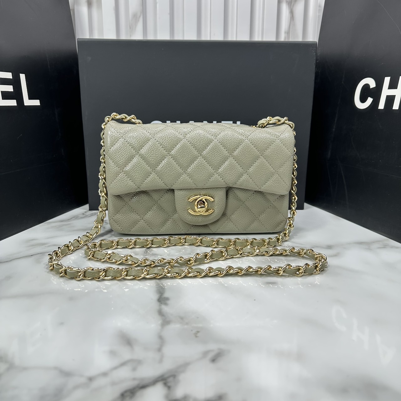 ORI หนังแท้ | CHANEL Classic 20cm shoulder bag กระเป๋าสะพายรุ่นยอดนิยม หรูหราระดับตำนาน สวยงามเหนือกาลเวลา