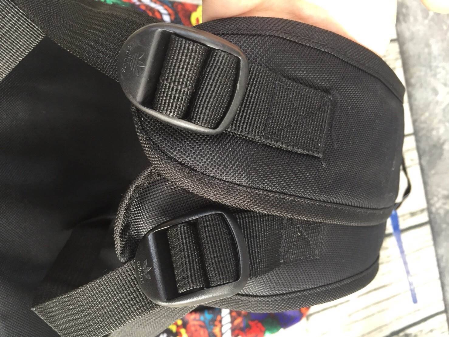 ADIDAS WOMEN ORIGINALS CROCHITA CLASSIC BACKPACK กระเป๋าเป้ แบบใหม่ล่าสุด พิมพ์ลายคลาสสิค ใช้เป็นกระเป๋านักเรียน หรือเป้กีฬาได้ ช่องใส่ของใหญ่แยกช่องสำหรับใส่หนังสือ และมีช่องหน้าใส่ของจุกจิก รูปแบบสวยทันสมัย ใช้ได้ทั้งชาย-หญิง วัสดุคุณภาพดี กันน้ำได้