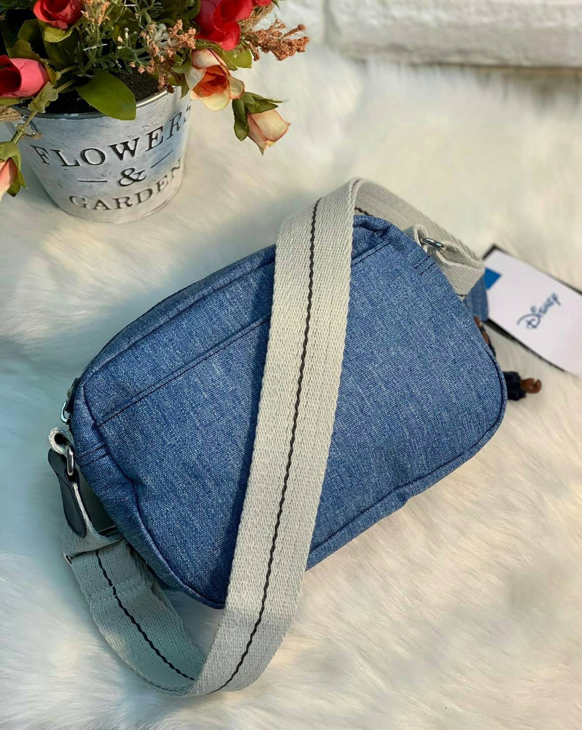 Kipling Mickey Plus Veni Crossbody Bag >>kipling factory oem HK ✔️1ในคอลเลคชั่น 90 ปี มิคกี้เม้าส์ ค่ะ ✔️พร้อมส่งที่ไทย ไม่ต้องรอพรี !! ✔️กระเป๋าสะพายครอสบอดี้ร์//สะพายข้าง ใบขนาดกำลังดี น่าใช้มากๆค่ะ ✔️แต่ละสี แต่ละลาย ว