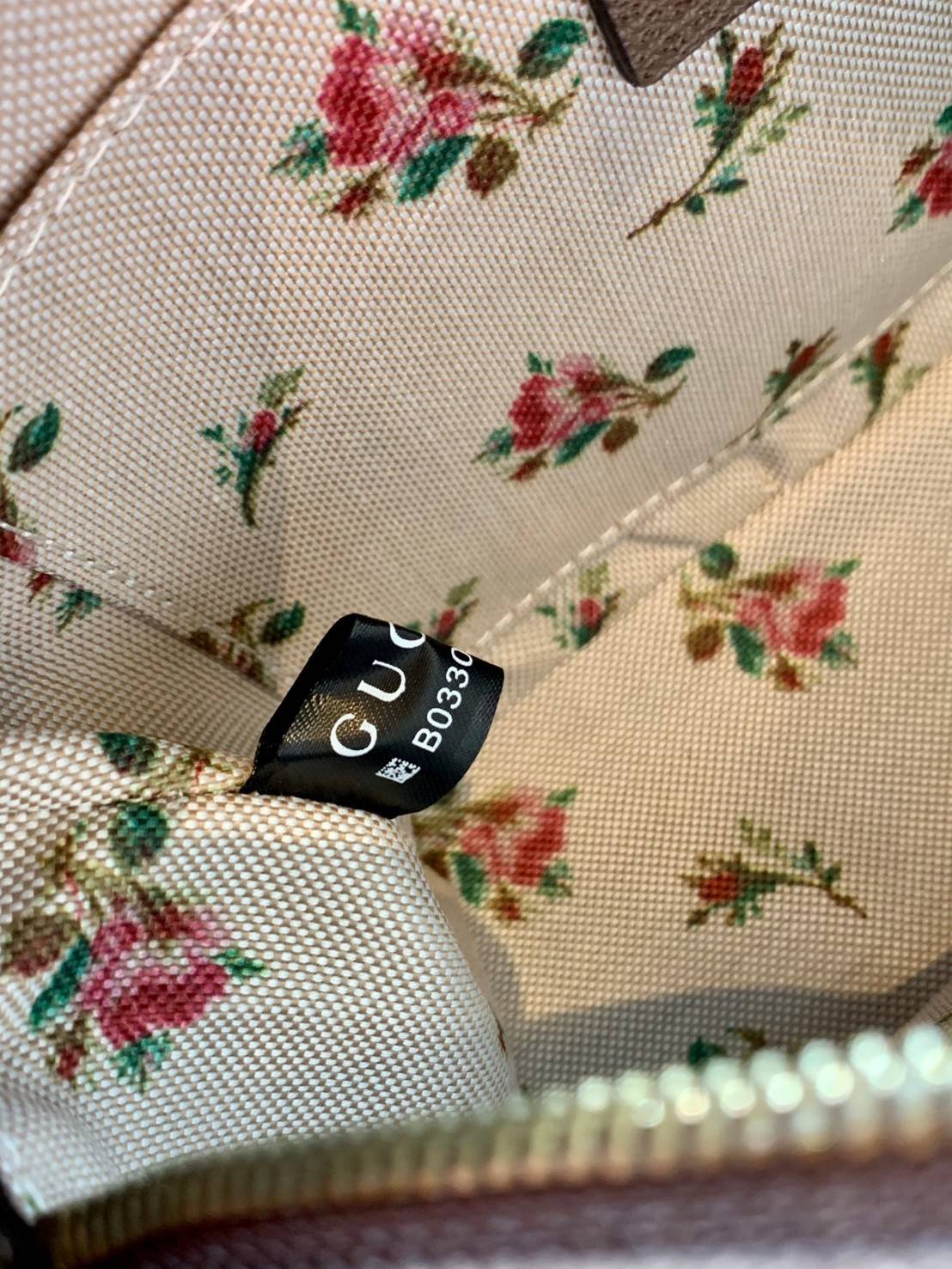 ORI หนังแท้ GUCCI GG SUPREME MESSENGER BAG กระเป๋ารุ่น Unisex ใช้ได้ทั้งหญิงชาย อีกหนึ่งไอเทมที่ต้องมีติดตัวสักใบค่ะ กระเป๋าสะพายข้างหรือครอสบอดี้ร์ งานหนังแกะแท้คุณภาพเกินราคา