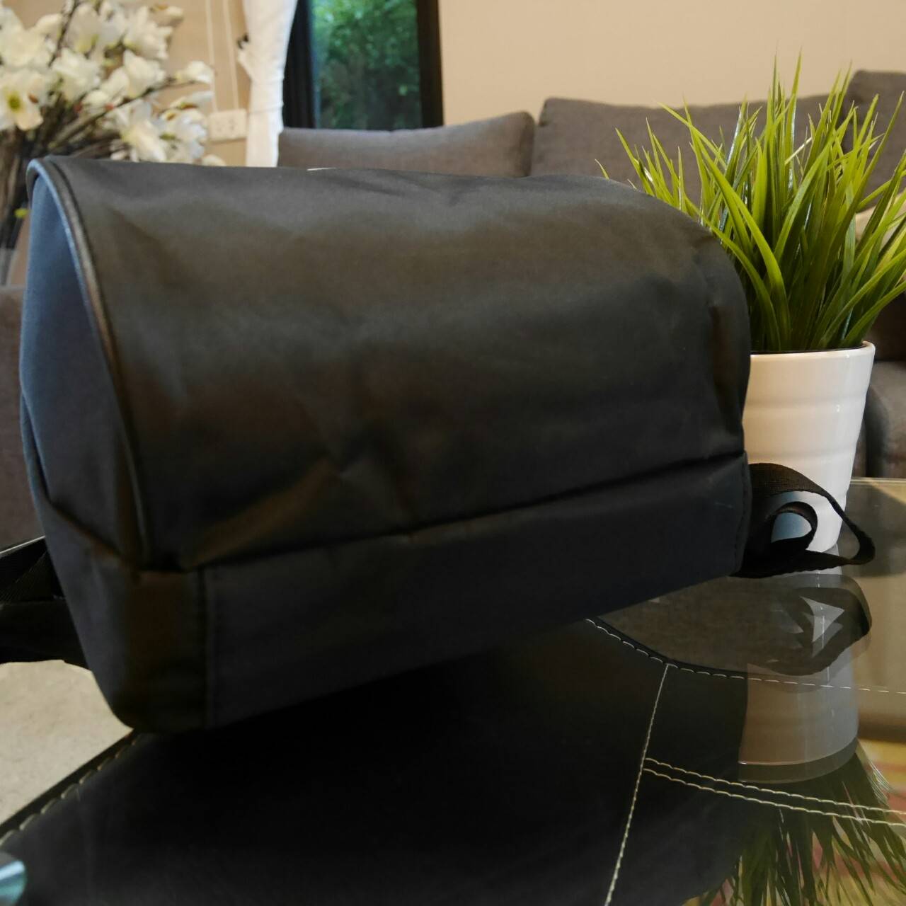 ุ่นที่หลายคนรอคอย! พร้อมส่งที่ไทยคะ CHANEL GABRIELLE VIP BACKPACK กระเป๋าเป้ดีไซน์เก๋จากงาน VIP GIFT แบรนด์ดังอย่างชาแนล ตัวกระเป๋าทำจาก NYLON เต็มใบ กันน้ำได้ ด้านในจุของได้เยอะ มีช่องซิปแยะอีกช่อง สายสะพายยาวปรับได้ ด้านหน้าสกรีนโลโก้สวยงามค้า จะสะพายทั