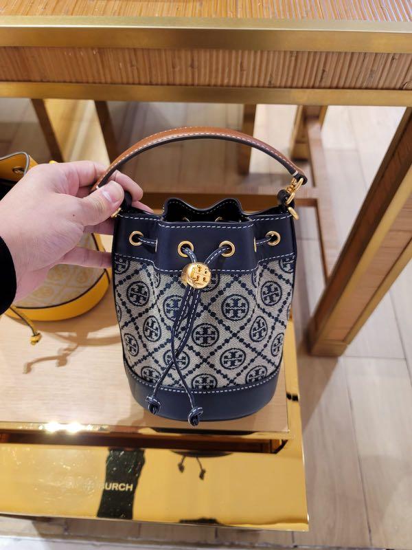 TORY BURCH T MONOGRAM JACQUARD MINI BUCKET BAG ที่สุดของรุ่นที่ตามหา!! ไอเท็มที่สาวๆเฝ้ารอ กระเป๋าบัคเก็ตทรงสวย ไซส์มินิ ที่ดาราเซเลปใช้กันมากมาย มาแล้วในราคาที่จับต้องได้