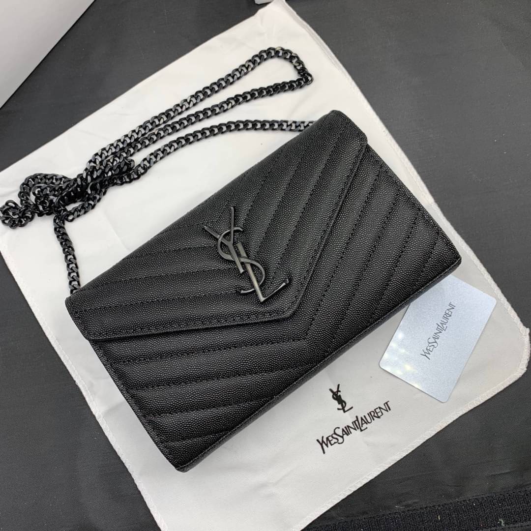 VIP GIFT 】หนังแท้ YSL WOC 9" Saint Laurent Chain Wallet Envelope Woc Monogram Black Leather Cross Body Bag กระเป๋าเงิน wallet on chain ที่มาพร้อมสายสะพายแบบโซ่ ขนาด 9” หนังวัวติดโลโก้ YSL มีทั้งอะไหล่เงิน ทอง และดำ ด้านในมีช่องซิป และช่องใส่การ์ด เรี
