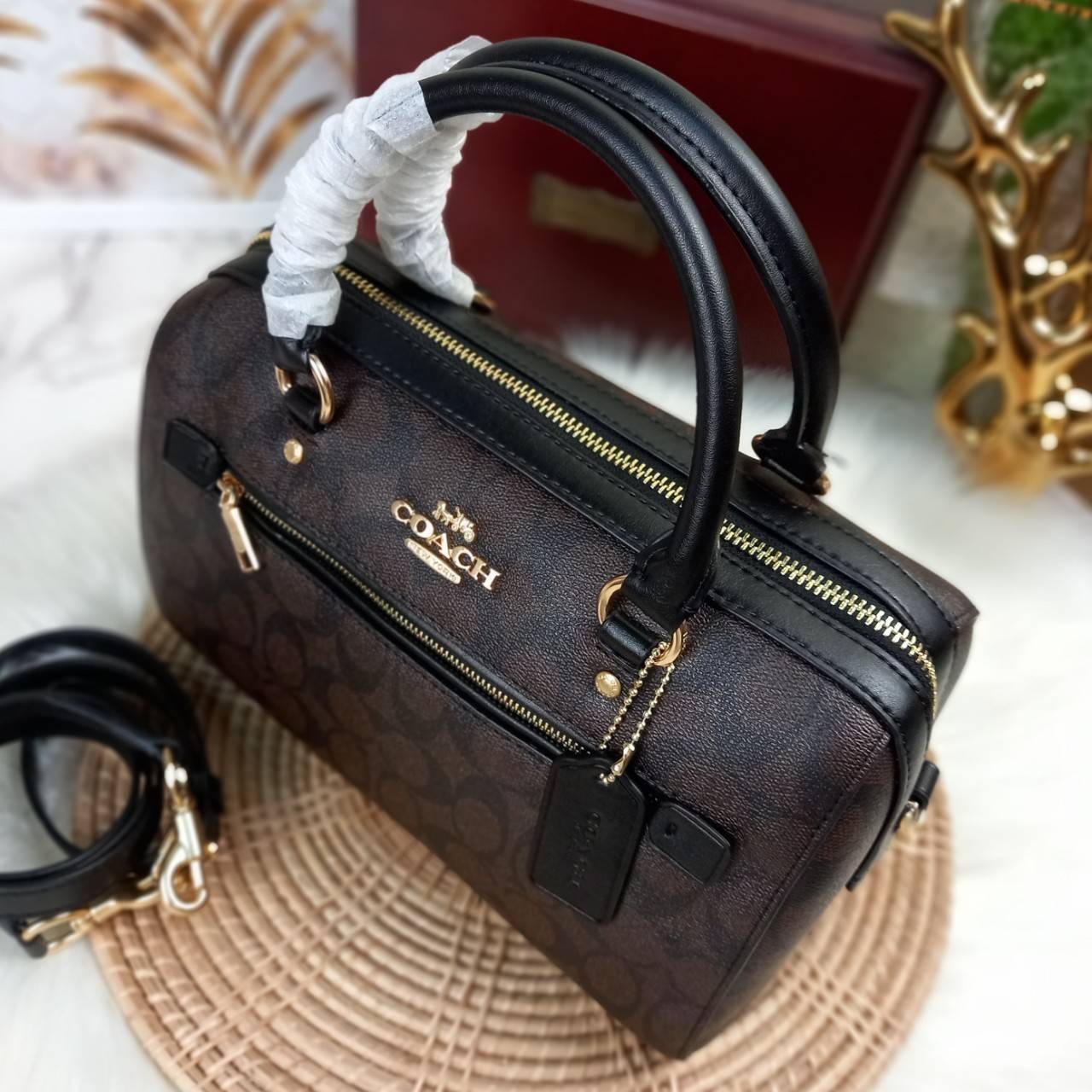 COACH ROWAN SATCHEL IN SIGNATURE CANVAS (COACH F83607)🌺ระดับตัวTOP ยกให้เธอเลย กับรุ่นนี้💃//หมอน 10" รุ่นมีช่องซิปด้านหน้า สามารถแยกเก็บของสำคัญๆได้อย่างเป็นสัดส่วน สำหรับใครที่ชอบกระเป๋าที่จุของได้เยอะๆ รุ่นนี้ตอบโจทย์ได้เลย แนะนำว่า