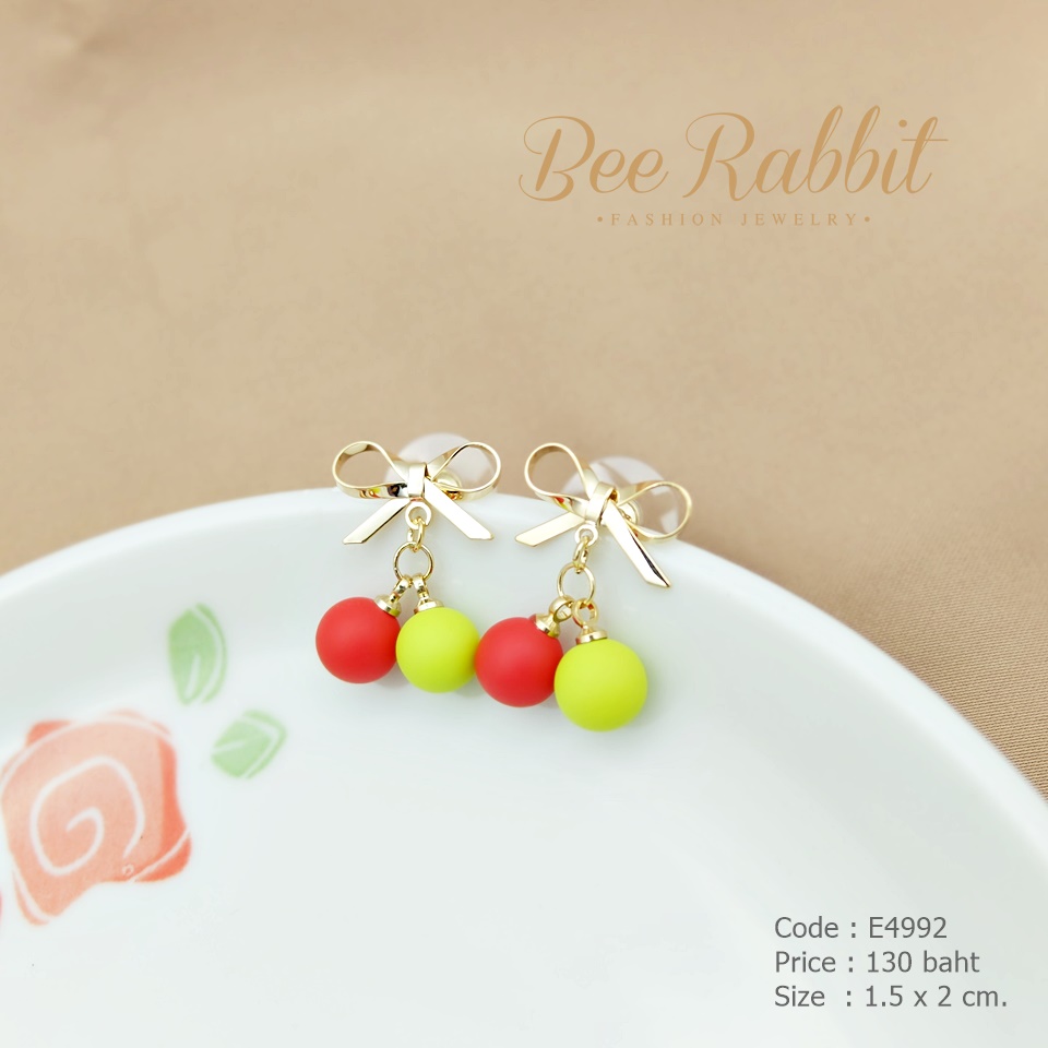 ต่างหูโบว์สีทอง ตุ้งติ้งลูกปัดสีแดง-เขียวเนื้อด้าน ก้านเงินแท้