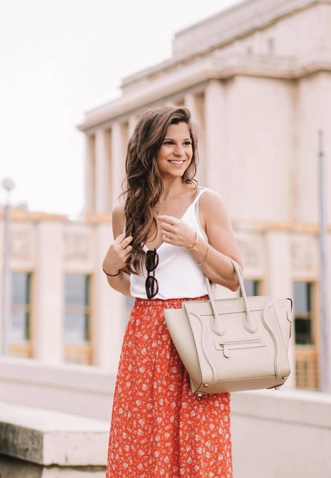 VIP 🥂 Celine Nano Luggage Desert Rose / CELINE HANDLE BAG GIFT วัสดุหนังแท้ Calf Skin มาในดีไซน์สุดหรูยอดนิยมหนังนิ่มหอมขึ้นเทคเจอร์สวยอยู่ทรง เปิดปิดด้วยซิปสะดวกใช้ ด้านหน้ามีโลโก้แบรนด์ ภายในโล่งกว้างและจุ มีช่องซิปและช่องPocketใส่มือถือของใช้ได