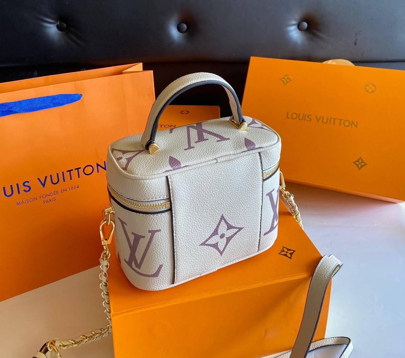 พรีเมี่ยมกิ๊ฟแท้ 100% 】VIPgift LOUIS VUITTON VANITY PM งานหนังแท้ รูปทรงหรูหราทันสมัย