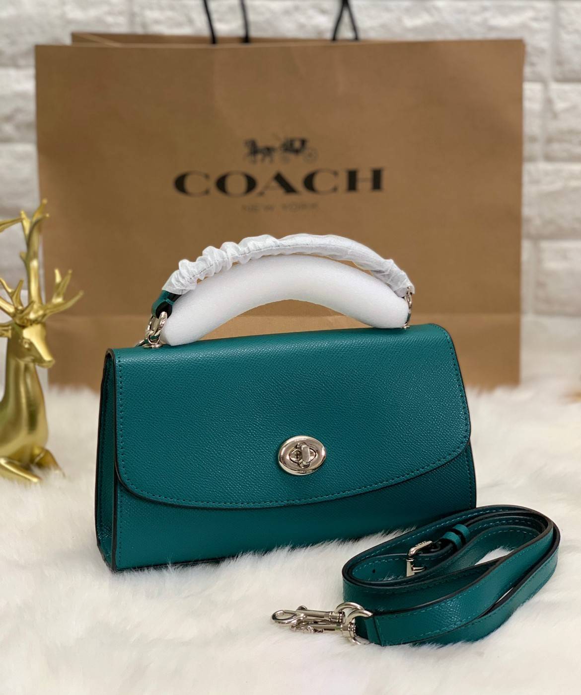COACH TILLY SATCHEL 23 ((C1802//C1439/C1435)) พร้อมส่งที่ไทยทันทีค่ะ! กระเป๋าสะพายครอสบอดี้ร์หรือหิ้วก็เก๋ไปอีกค่ะ หนังแท้สวยงาม เปิดปิดกระเป๋าแบบหมุนล็อค ภายในมี2ช่องหลัก ใส่กระเป๋าเงินใบกลางได้;มือถือได้ทุกรุ่น;ของจำเป็นสาวๆได้ครบค่ะ;มีช่องซิปกลางและช่อ