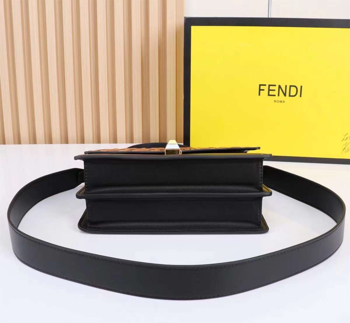 พร้อมส่ง 3 สี FENDI Kan I leather bag กระเป๋าสะพาย 🧡 เกรดออริจินอล 1:1 สลับแท้ ใช้งานต่างประเทศได้ ภาพถ่ายจากงานขายจริง