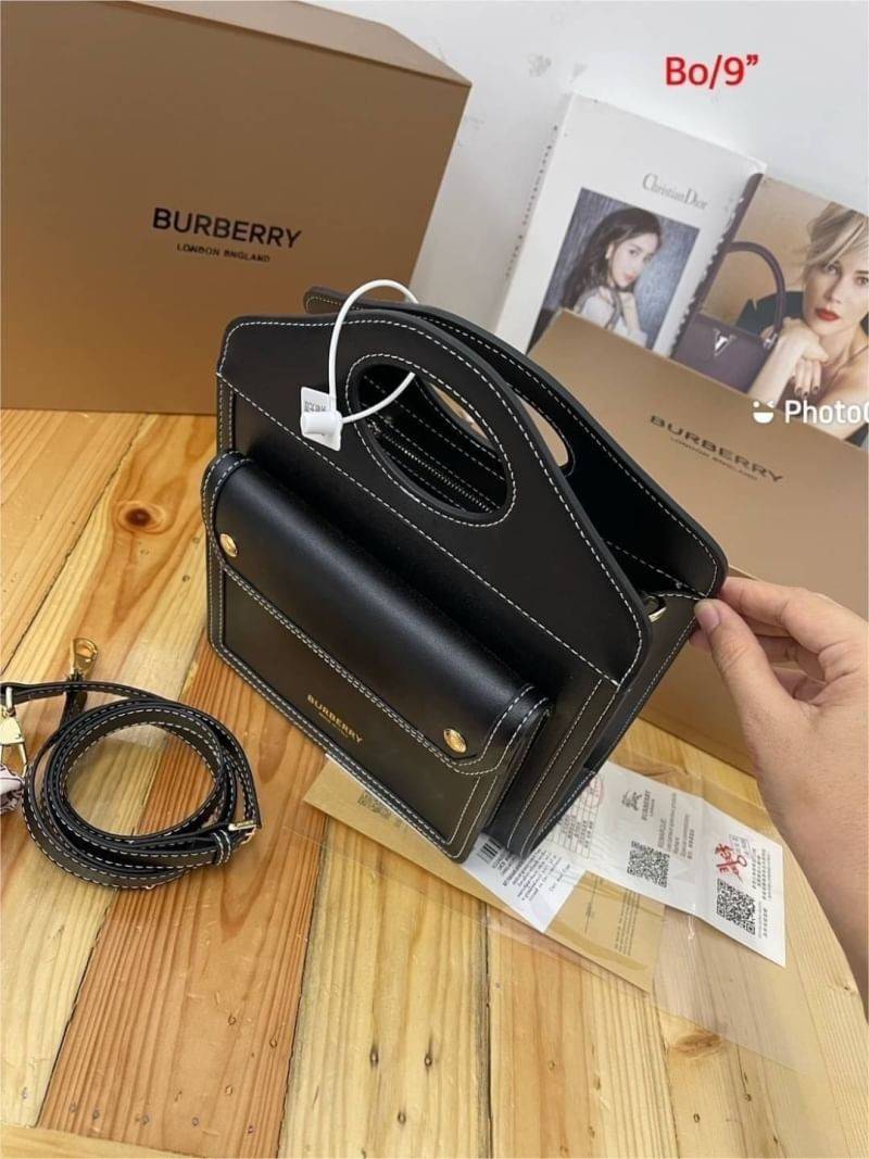 BURBERRY POCKET TOTE HANDBAG / BURBERRY FRAGRANCES CROSSBODY BAG ดีไซน์สวยหรูอยู่ทรง
