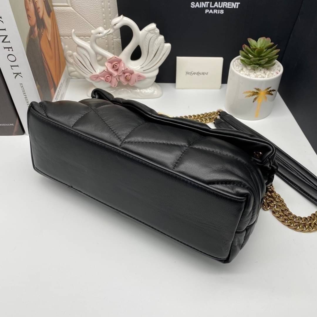 28cm YSL PUFFER SMALL CHAIN BAG IN QUILTED / Yves Saint laurent puffer small chain bag in quilted กระเป๋าสะพายรุ่นยอดนิยม ทรงสวย ใช้ได้บ่อยไม่มีเบื่อ วัสดุหนังสัมผัสนิ่มมือ ดีไซน์เรียบหรู