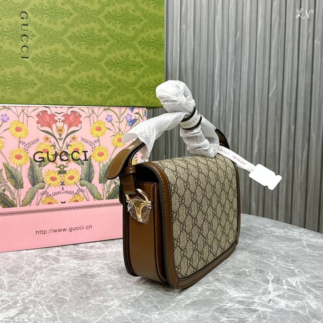Gucci Horsebit 1955 mini shoulder bag 20cm กระเป๋าสะพายทรงคลาสสิค หรูหรา รุ่นยอดนิยม!! มากี่รอบก็ไม่เคยพอ!! ใช้แล้วดูดีมีเสน่ห์ขึ้นทันที สวยผู้ดี ดารา เซเลปใช้กันเพียบ งานสวยอยู่ทรง