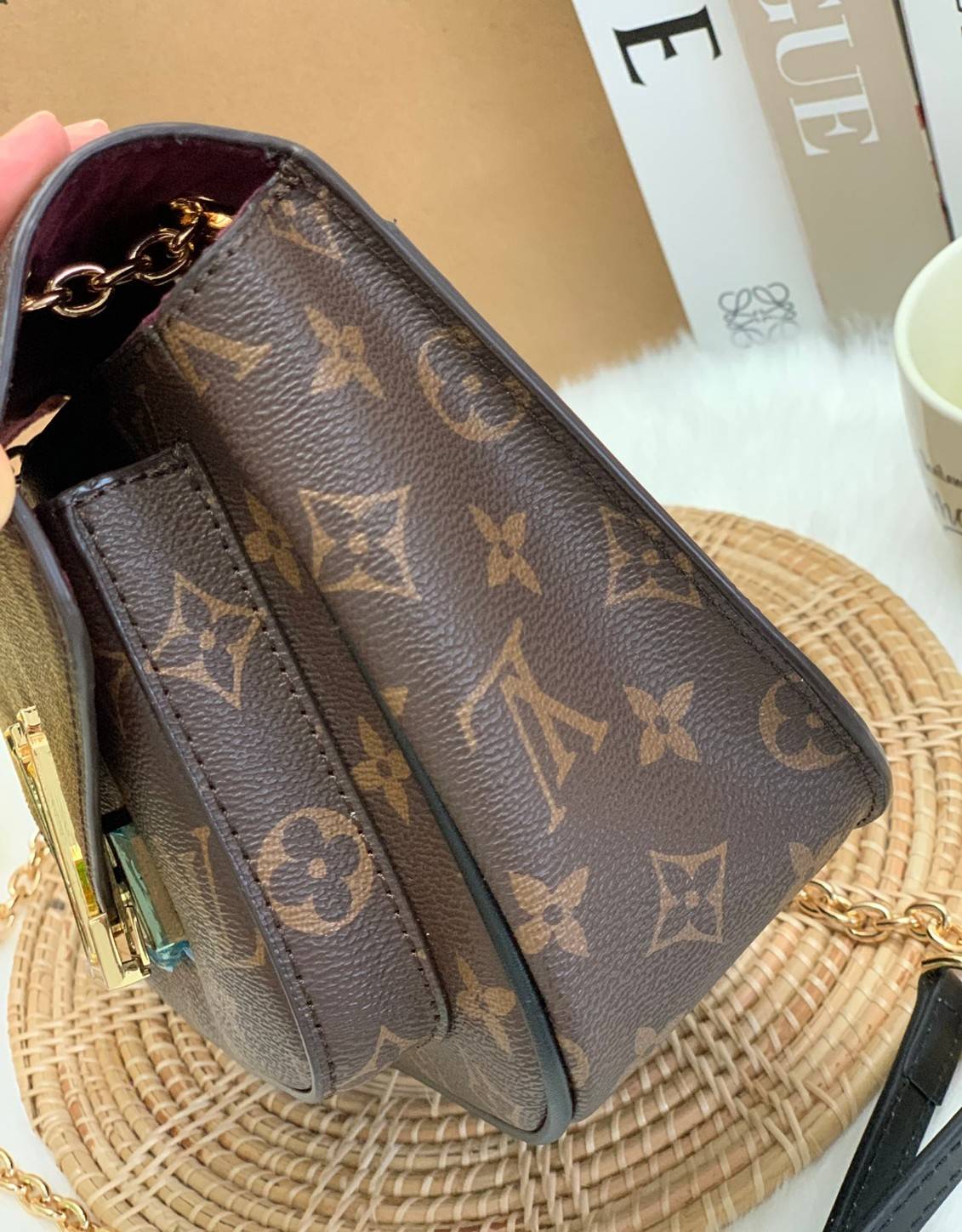LOUIS VUITTON PASSY MONOGRAM 2 WAYS HANDBAG พร้อมส่งความสวย! กระเป๋า LV จาก Premium gift ต่างประเทศ ✔️รุ่นนี้เป็นหนังแท้ลาย monogram ทรงกระเป๋าคือสวยหรู ดูดีมากๆค่ะ