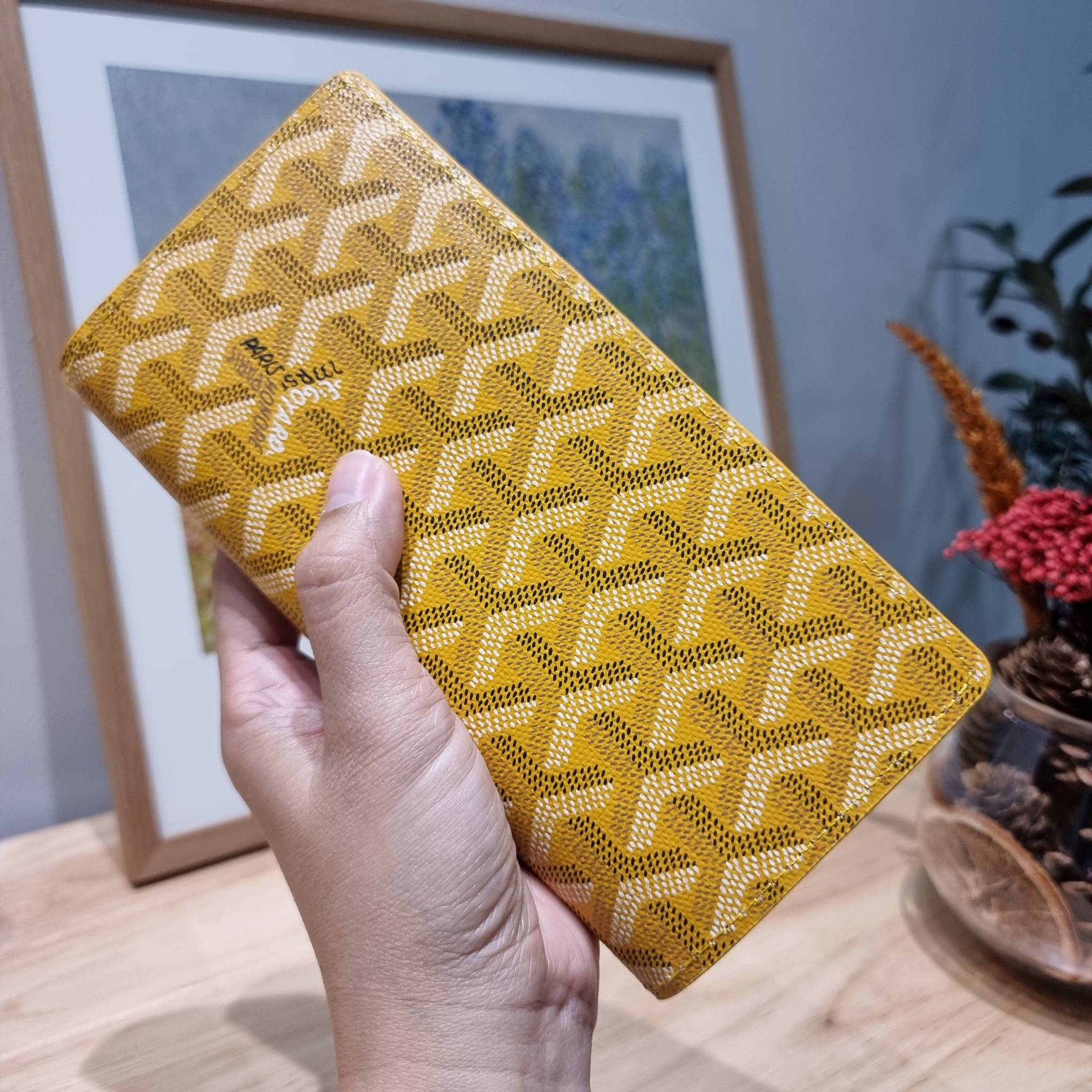 Goyard Bi Fold Long Wallet / GOYARD FLAP WALLET / Goyard Long Wallet กระเป๋าสตางค์ใบยาว รุ่น unisex ที่ใช้ได้ทั้งหนุ่มๆและสาวๆ ไอเท็มนี้ตอบโจทย์สำหรับคนที่ชอบเก็บบัตรเยอะๆ