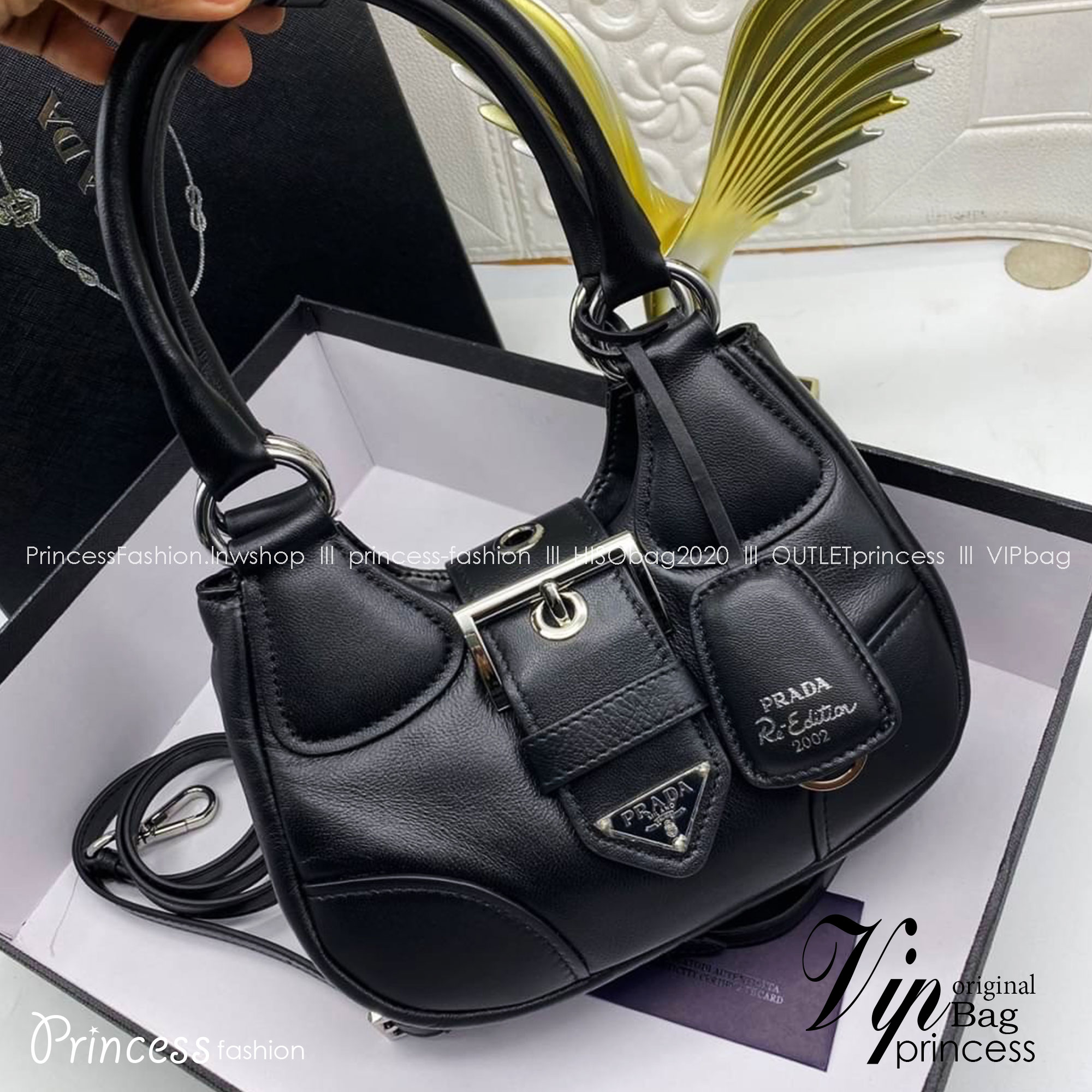 Prada Moon padded nappa-leather bag / PRADA LEATHER HANDBAG พร้อมส่งที่ไทย กระเป๋าสะพาย คอลที่ใครๆ เห็นก็ต้องรัก ขนาดกำลังน่ารัก ดีไซน์สวยดูแพง ด้วยวัสดุที่มีคุณภาพหนัง nappa สัมผัสดีงาม **สินค้าเกรดท็อปออริจินอล 1:1 สลับแท้