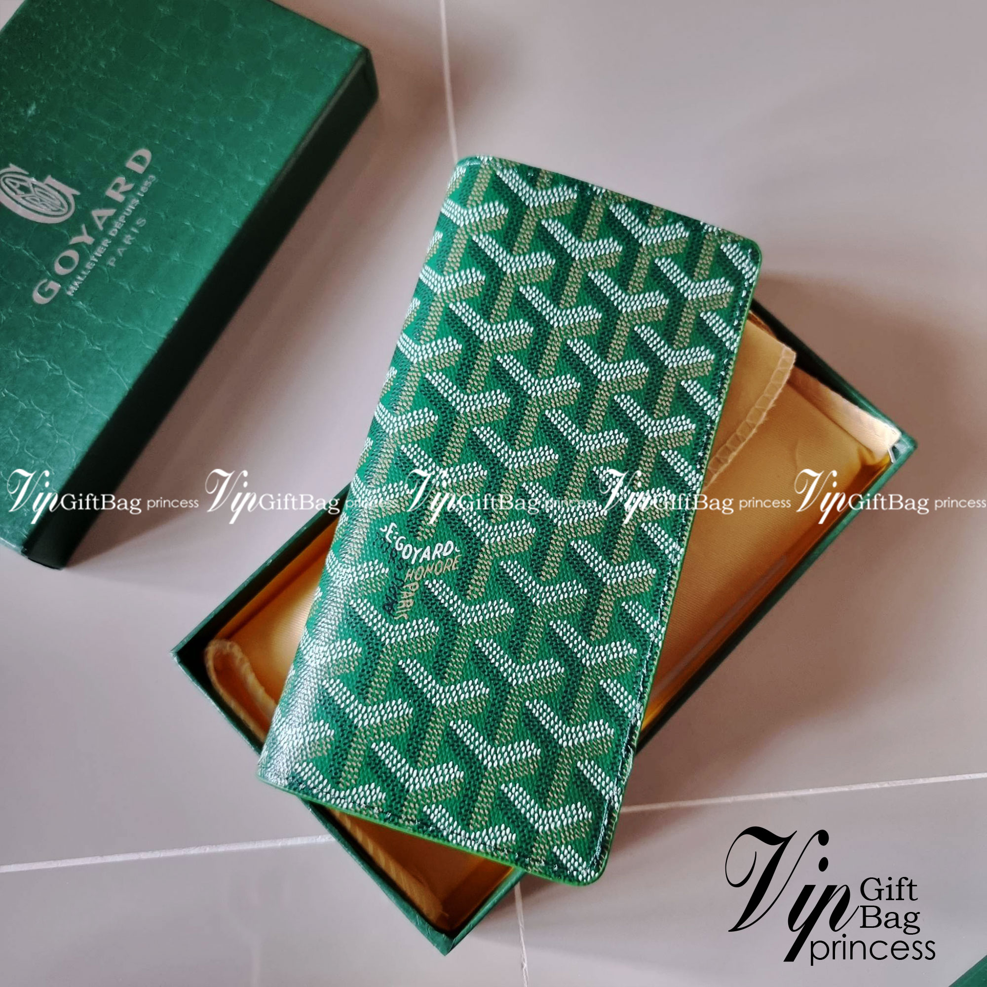 Goyard Bi Fold Long Wallet / GOYARD FLAP WALLET / Goyard Long Wallet กระเป๋าสตางค์ใบยาว รุ่น unisex ที่ใช้ได้ทั้งหนุ่มๆและสาวๆ ไอเท็มนี้ตอบโจทย์สำหรับคนที่ชอบเก็บบัตรเยอะๆ