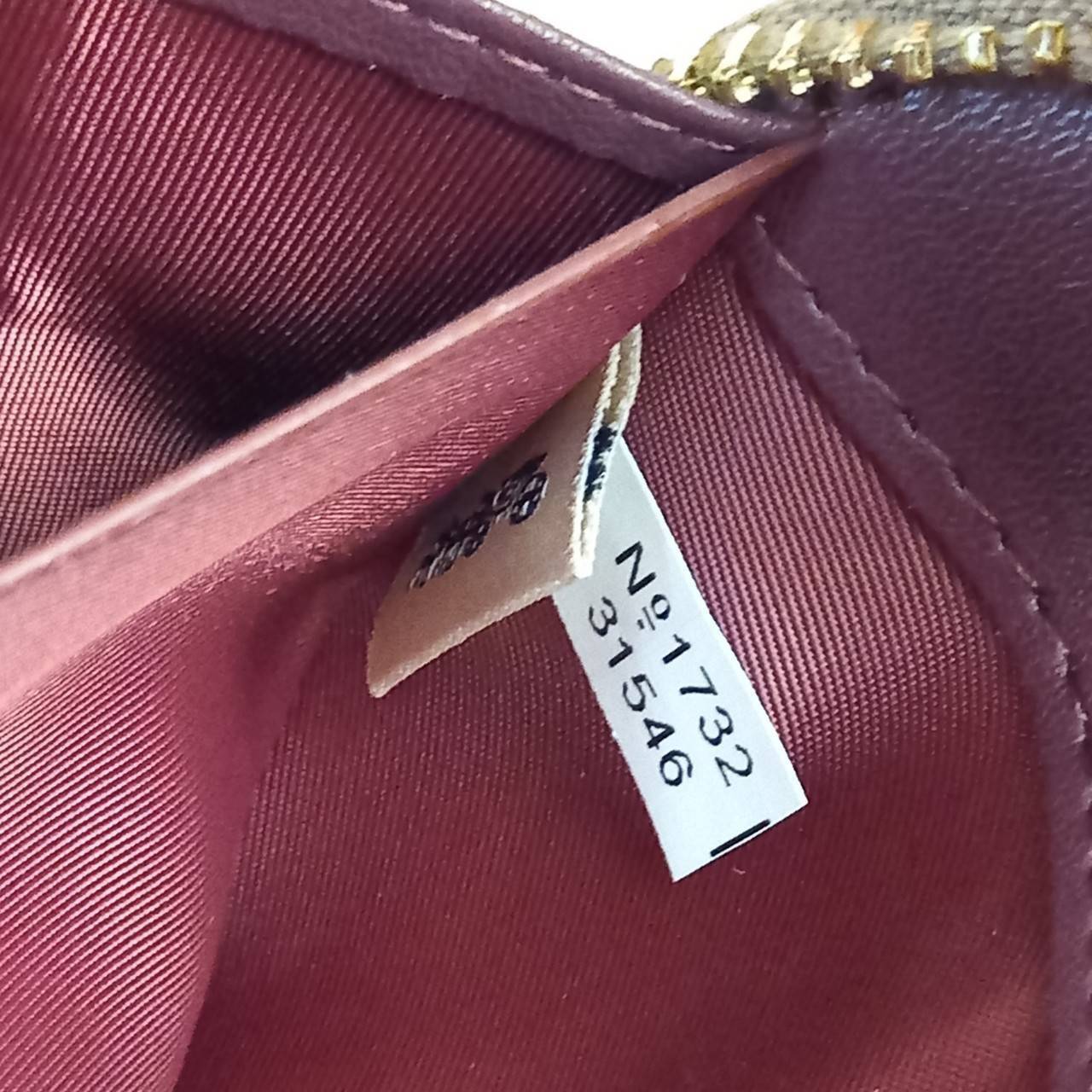 มาเท่าไหรก็ไม่เคยพอจริงๆ มีความต้องการกันถึงขีดสุด❣️😘>>COACH ACCORDION ZIP WALLET IN COLORBLOCK SIGNATURE CANVAS (COACH 31546)🍁กระเป๋าสตางค์ใบยาว ซิปรอบ //วัสดุหนังแคนวาสสลับหนังแท้ ดีไซน์สวย โดดเด่นลงตัวเป็นที่สุด ด้านในมีช่อ