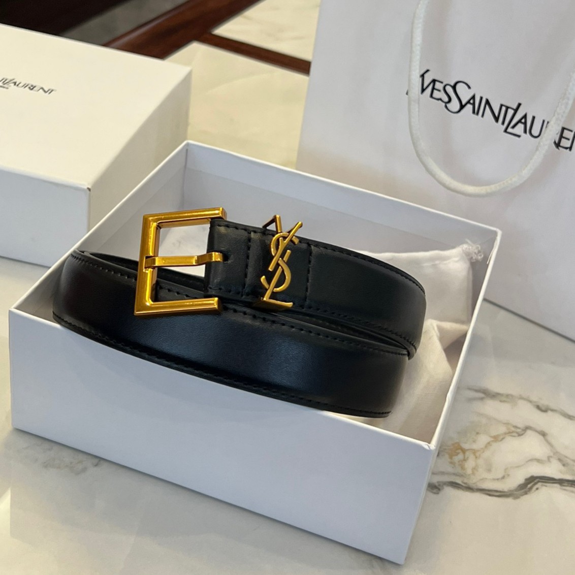 YSL 3D LOGO LEATHER BELT / YSL BELT เข็มขัดหนังเรียบสไตล์วินเทจ ขนาดกำลัง หัวเข็มขัด3Dโลโก้แบรนด์สีทองวินเทจ