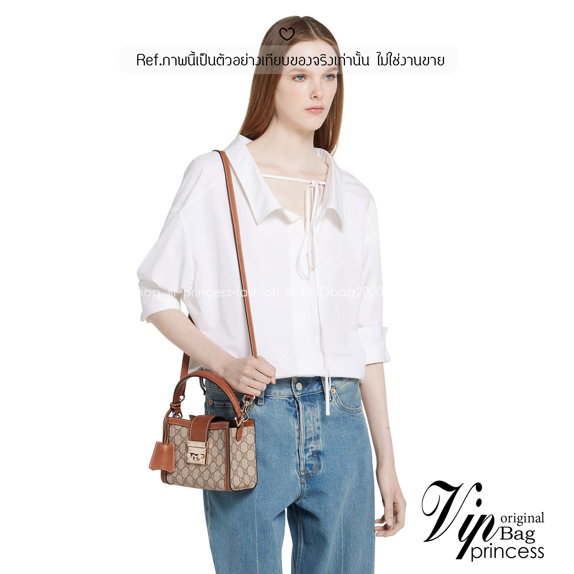 Gucci Padlock small top handle bag กระเป๋าสะพายใบไซส์มินิพร้อมหูจับ ในคอลเล็กชั่น Pre-Fall 2025 แพดล็อกนำเสนอรูปทรงในแบบร่วมสมัยที่สวมใส่ได้หลากหลายสไตล์ ชวนให้นึกถึงลวดลายอันเป็นเอกลักษณ์ของแบรนด์