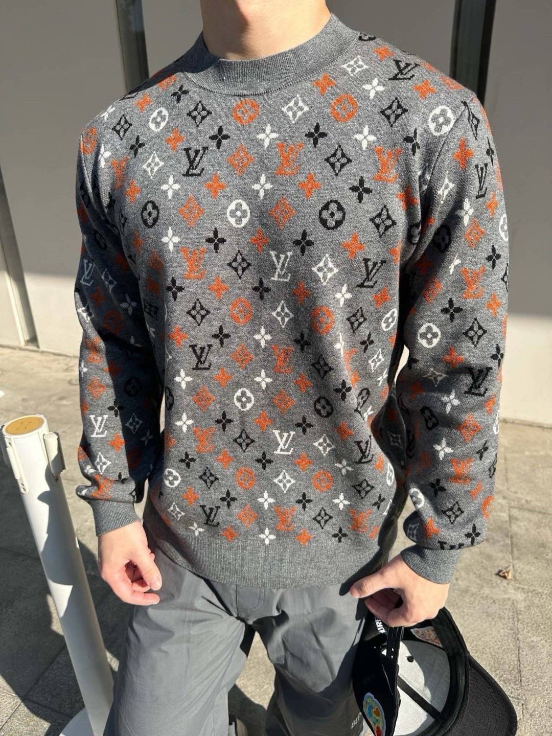 TOP ORI | LV SWEATER เสื้อสเวตเตอร์งานแบรนด์ เนื้อผ้าอย่างดีงานนำเข้าจากโรงงานเทียบแบรนด์ เกรดท็อปออริจินอล เกรดดีสุด เทียบแท้