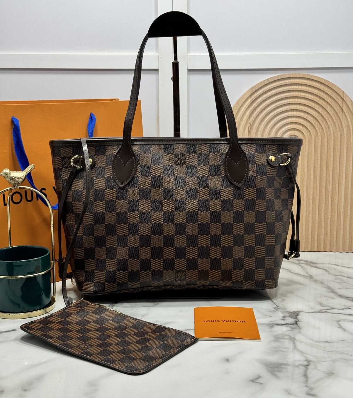 TOP ORI หนังแท้ | LV Neverfull PM bag Monogram Canvas กระเป๋าสะพายทรงโท้ท PM ดีไซน์คลาสสิกเหนือกาลเวลาเข้ากับดีเทลที่สืบทอดมายาวนาน Monogram แคนวาสแต่งขอบหนัง ดีไซน์พื้นที่ด้านในกว้างทว่าดูเพรียวบาง