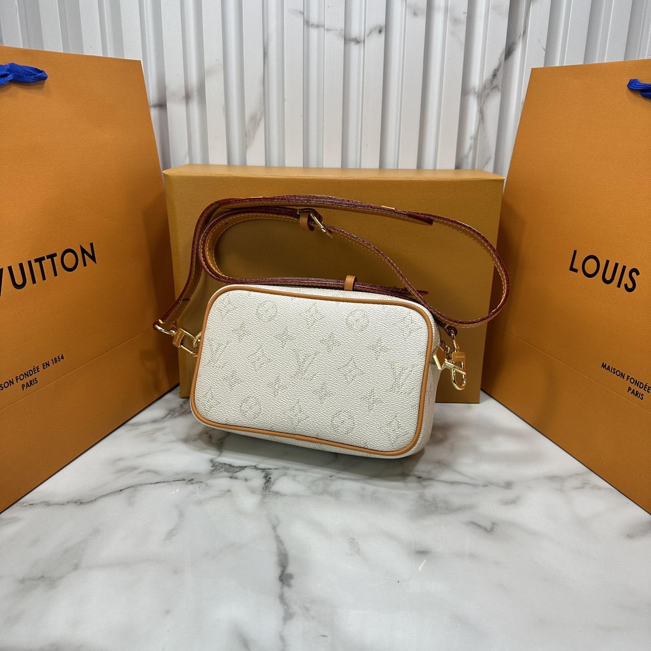 ORI หนังแท้ | LV Trocadéro Wearable Wallet Monogram Canvas 20cm กระเป๋าสะพายทรงแมสเซ็นเจอร์ดีไซน์ใช้เป็นกระเป๋าสตางค์ได้ ขนาดกำลังสวยกะทัดรัด คลาสสิคหรูหราคล่องตัว