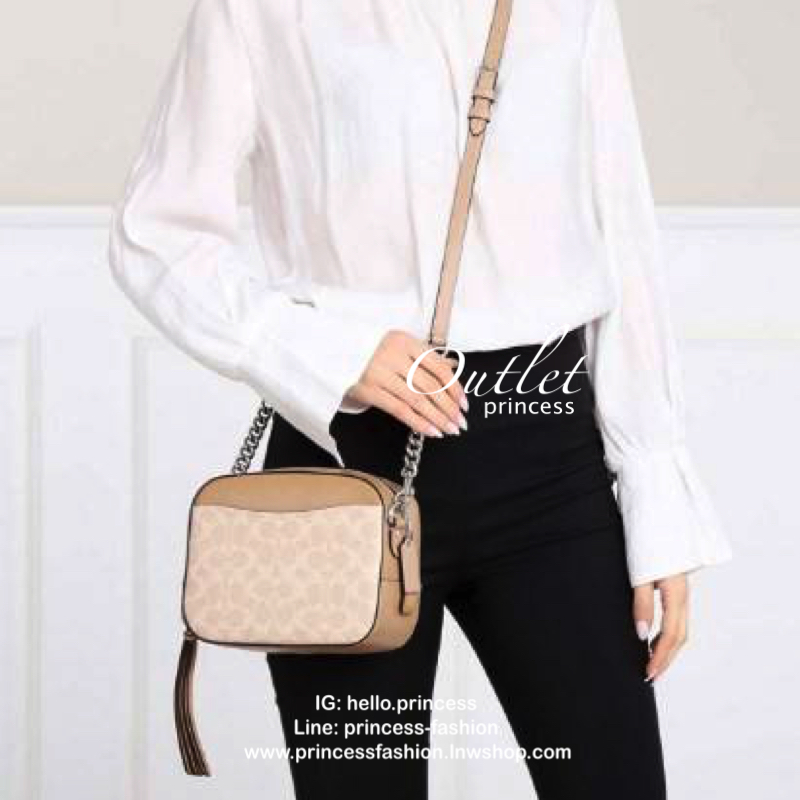 COACH SIGNATURE CROSSBODY BOX BAG ((F31208)) 🔺สินค้าขายดี กระเป๋าสะพายวัสดุหนังแท้ จาก coach factory outlet หนังนิ่ม ทรงสวย ตัวกระเป๋าลายแบรนด์ ตัดขอบหนังเรียบได้สวยงามค่ะ ด้านหน้า-หลัง มีช่องสำหรับใส่ของ เปิดปิดกระเป๋าแบบซิป ที่จับเป็นพวงหนังอะไห