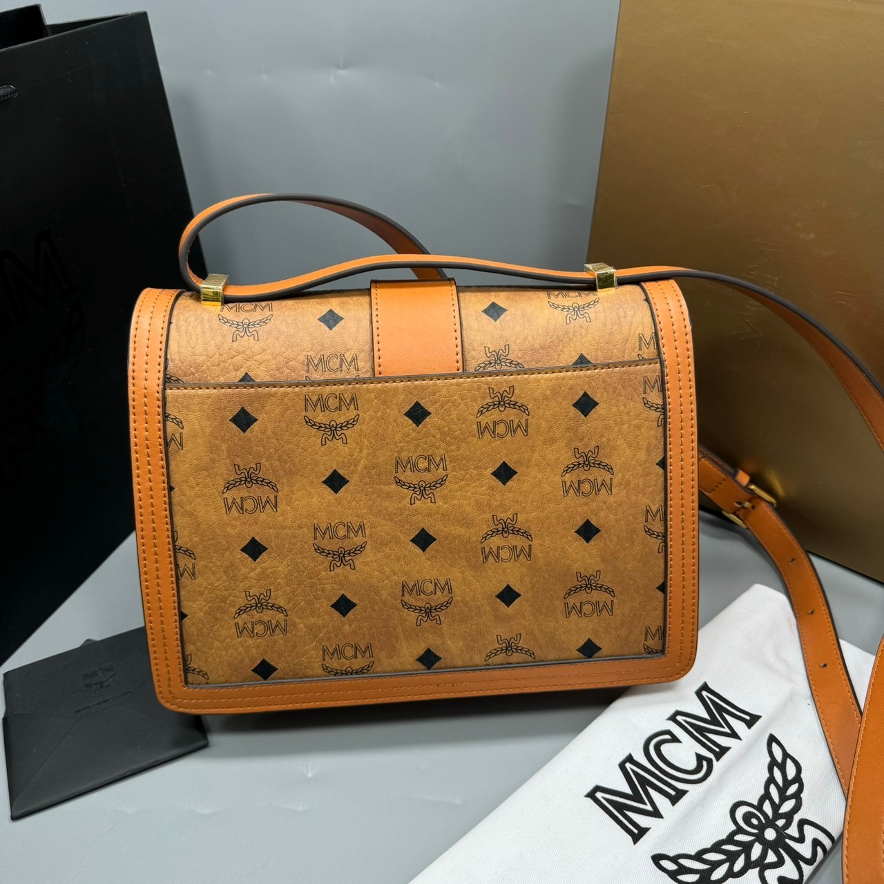 M.C.M MEDIUM TRACY SHOULDER BAG IN VISETOS กระเป๋าสะพายข้าง สุดหรู มาร์ทเทห์ เกรดออริ สลับแท้ 1:1 ใช้งานต่างประเทศได้