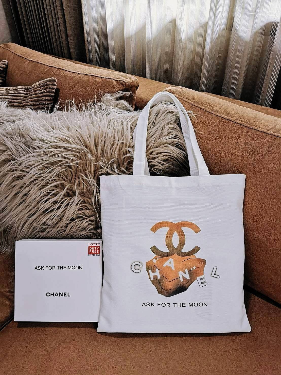 Chanel Canvas Shopping Bag VIP Gift With Purchase (Event-GWP) พรีเมี่ยมกิ๊ฟรุ่นใหม่ล่าสุดคอลเลคชั่น Chanel Nº5 Holiday "Ask for the moon" จาก Chanel Perfume Counter Duty Free ขนาดใหญ่กำลังดีวัสดุ Canvas เนื้อหนาสกรีนแบรนด์ทั้ง2ด้านอย่างดี จุของไ