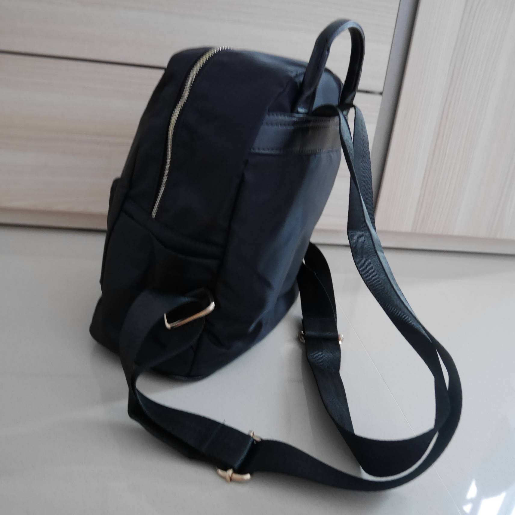 งานพรีเมี่ยมกิ้ฟ จากเคาเตอร์ต่างประเทศนะคะ 🎈 Don't Miss! รุ่นใหม่ล่าสุด PRADA NYLON MINI BACKPACK กระเป๋าสะพายเป้ Size mini พรีเมี่ยมกิ้ฟจากเคาน์เตอร์ต่างประเทศรุ่น Limited edition ที่ฮ๊อตสุดๆ วัสดุเป็น Nylon เนื้อหนาคุณภาพดีตขนาดกะทัดรัดกำลั