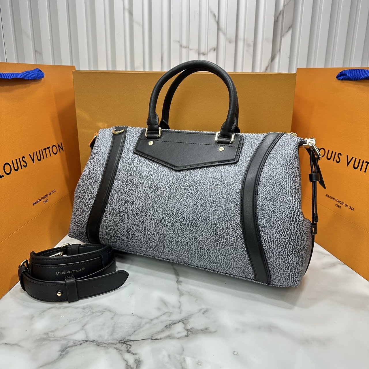 ORI หนังแท้ | LV Biker PM bag กระเป๋าสะพาย ใหม่ล่าสุดเปิดตัวโดดเด่นใน Spring -Summer 2025 ได้แรงบันดาลใจมาจากเสื้อแจ็คเก็ตไบเกอร์สุดไอคอนิก โทนสีคลาสสิกเหนือกาลเวลาไอเท็มหลักเปี่ยมสไตล์ประจำฤดูกาลนี้และในอนาคต