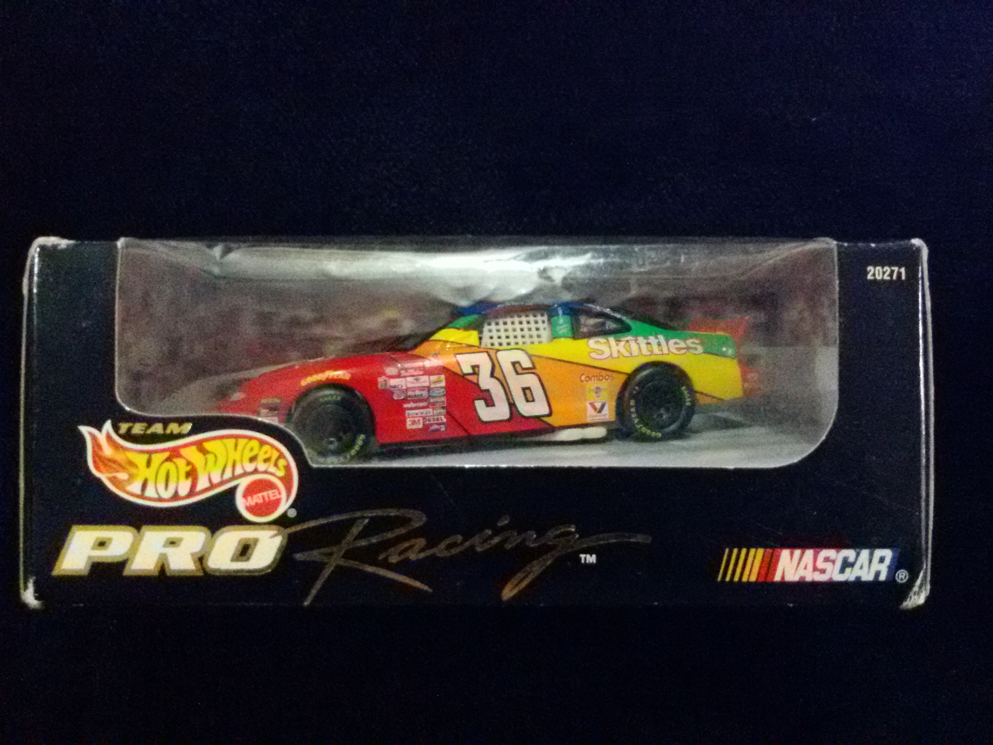 รถเหล็ก Hot Wheels NASCAR Pro Racing Series Ernie Irvan #36 Skittles Car (1:43 scale)