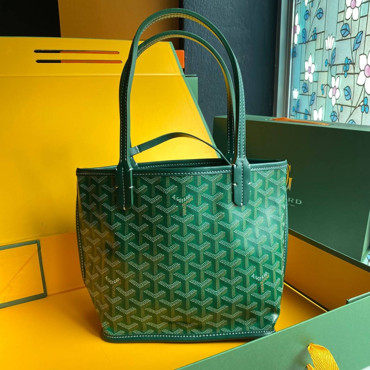 ori GOYARD saint louis mini tote reversible bag / GOYARD ANJOU TOTE MINI กระเป๋าทรงโท้ตมินิ ใช้ได้สองด้านเป็นหนังแท้เกรดดีทั้งใบ ทำให้การใช้งานได้ทนทานกว่า พิมพ์ลายคมชัด ขนาดกำลังน่ารัก ภายในโล่งกว้าง ใส่ของได้เยอะพอสมควรเลยค่ะ ดีไซน์ทรงสวยน่าใช้ แค่ถ