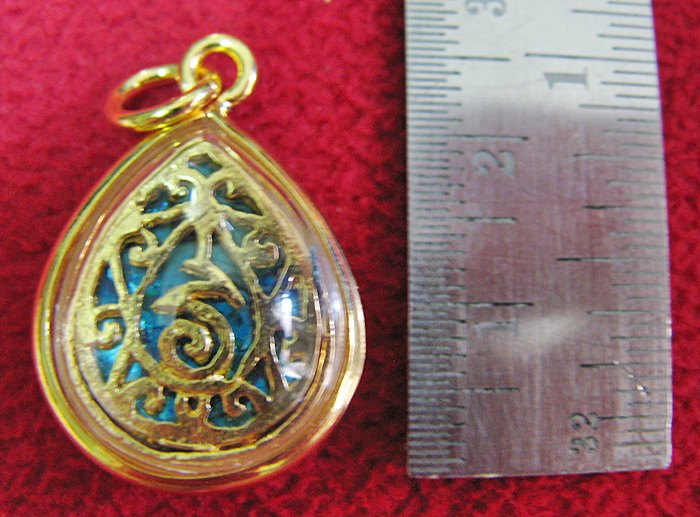 สินค้าหมดค่ะ จี้พระประจำวันเกิดวันศุกร์ ปางรำพึง พื้นสีฟ้าองค์ใหญ่ล้อมเพชรเลี่ยมทองไมครอนค่ะ