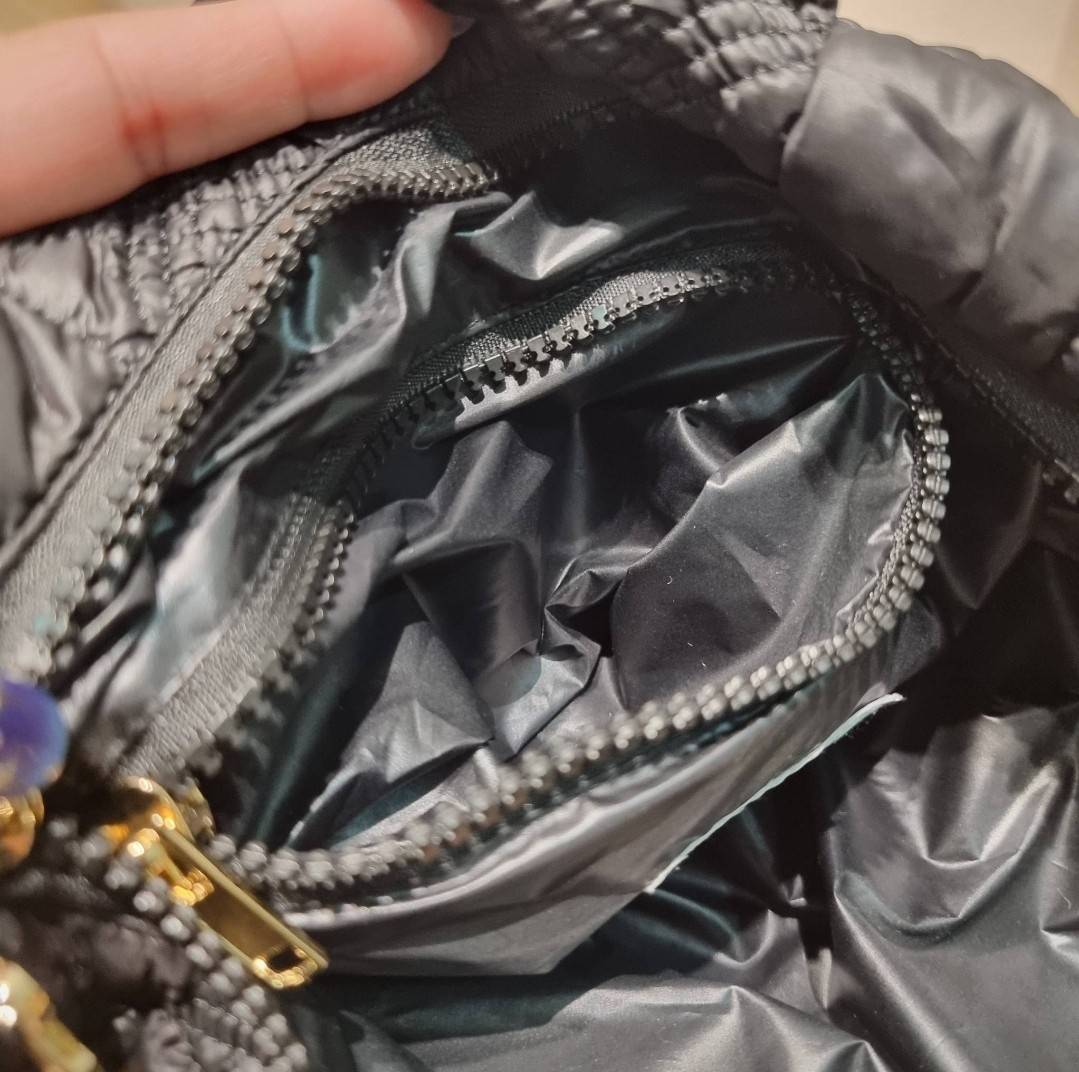 Carlyn cozy bag / Carlyn glaze bag 13 สีพร้อมส่ง อีกหนึ่งคอลเด็ด ที่ฮิตแบบฉุดไม่อยู่ กับไอเท็มนุ่มนิ่มจากเกาหลี พร้อมสีใหม่ล่าสุด กระเป๋าสะพายก้อนเมฆสุดเก๋ ที่สามารถใช้ได้หลากหลาย