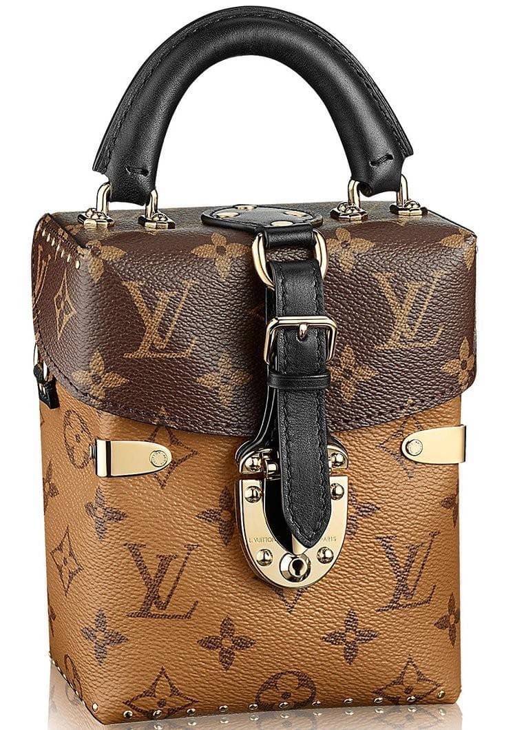 LV CROSSBODY BOX BAG / LV Reverse Monogram Camera Box Bag กระเป๋าถือ/สะพายวีไอพีพรีเมี่ยม สวยหรูทุกมุม ตกแต่งเพิ่มดีเทลด้วยหมุด วัสดุหนังแคนวาสคุณภาพ เปิดปิดด้วยตัวบีบล็อค แน่นหนา มีหูจับในตัว และสายสะพายข้างมาให้ ภายในเป็นช่องโล่ง ใส่มือถือได้ทุกรุ่น มาพ