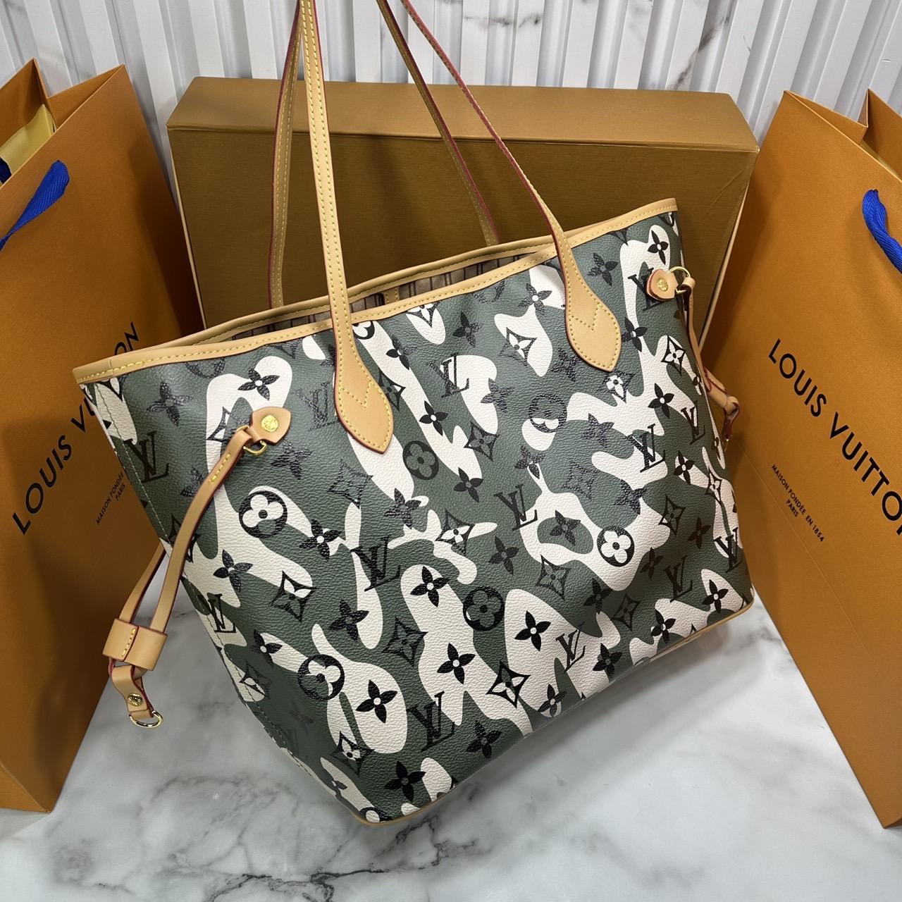 ORI หนังแท้ | LV Neverfull Camouflage Tote Bag กระเป๋าสะพายทรงโท้ทใบใหญ่ โทนเขียวลายใหม่ ภายในโล่งกว้าง จุของได้เยอะ