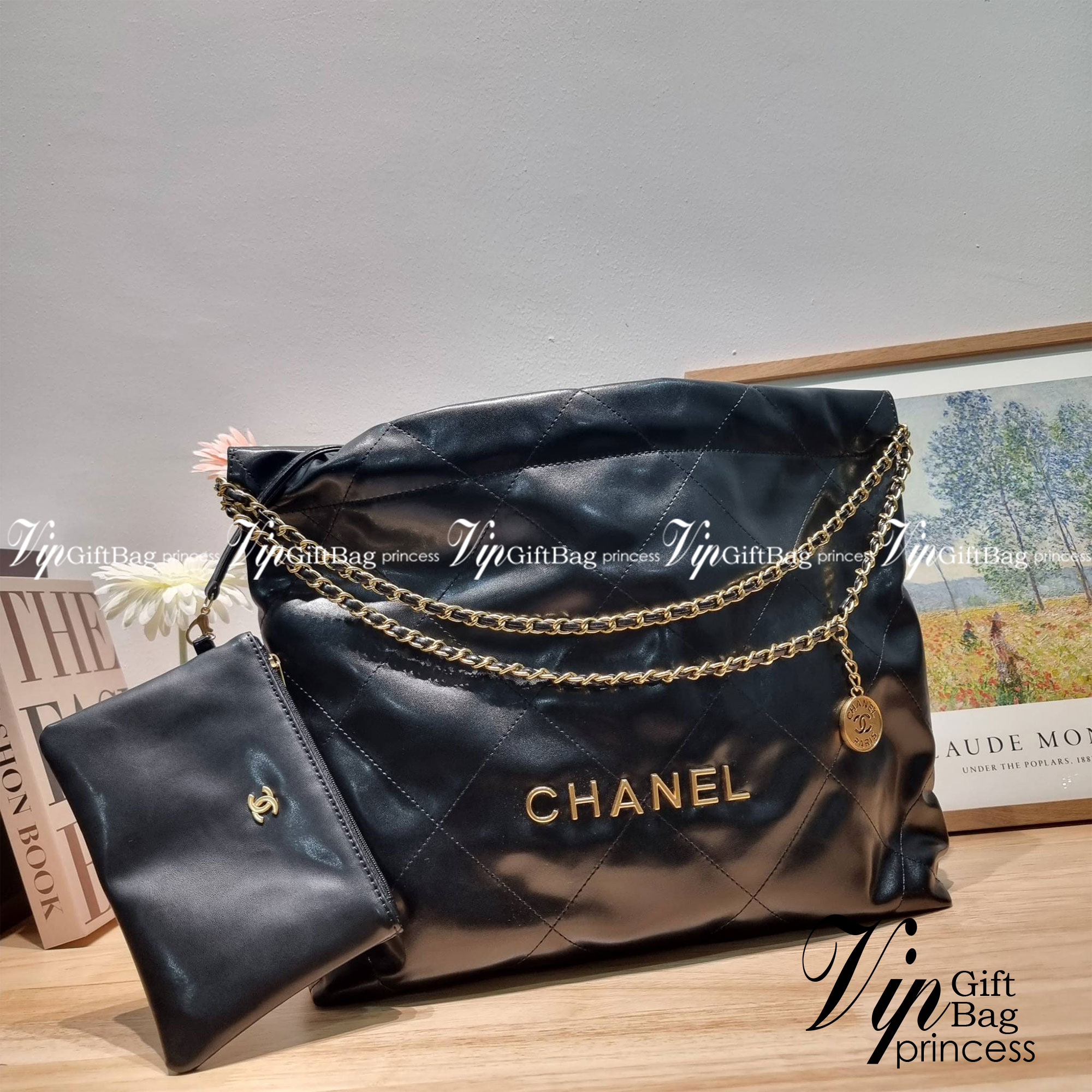 Chanel ss22 Logo CC shopping tote / Chanel 22 handbag มาแรงที่สุดในตอนนี้ก็คือรุ่นนี้เลย ใช้งานง่ายรุ่นนี้สามารถใช้ได้ทั้งผู้หญิงและผู้ชายน้า เกินต้านที่สุดกับไอเท็มนี้ ที่สาวๆหรือใครๆก็ต้องมีแล้ว!! แค่เห็นก็หลงรัก กระเป๋าทรงสวย