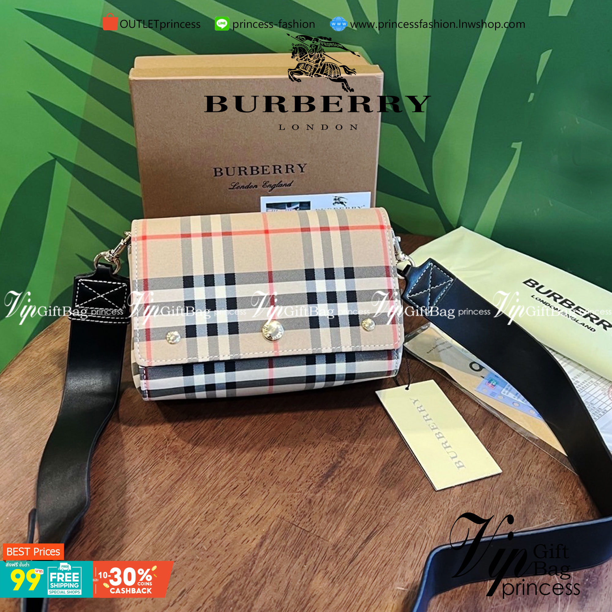 VIP 】BURBERRY FRAGRANCES VINTAGE CROSSBODY BAG กระเป๋าสะพายลายออริจินอลเรียบหรูสุดคลาสสิค เปิดหน้าสะดวกใช้ ภายในปั้มโลโก้ พร้อมสายสะพายหนังยาวปรับระดับได้จะสะพายไหล่หรือ Crossbody ก็ดูดีสวยน่าใช้มากค่ะเป็นอีกหนึ่งไอเท็มแนะนำ สินค้ามาพร้อมถุงผ้ากันฝุ่นแบรน