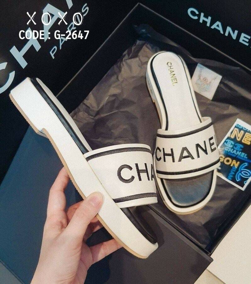 CHANEL SANDELS งานสวม ส้น PU หน้ากว้าง ใส่สบาย ไม่เขย่ง ด้านหน้าคาดงานปักแบรนด์ สวยหรู งานชนช้อปนะจร้า แมทส์ชุดง่าย น้ำหนักเบา