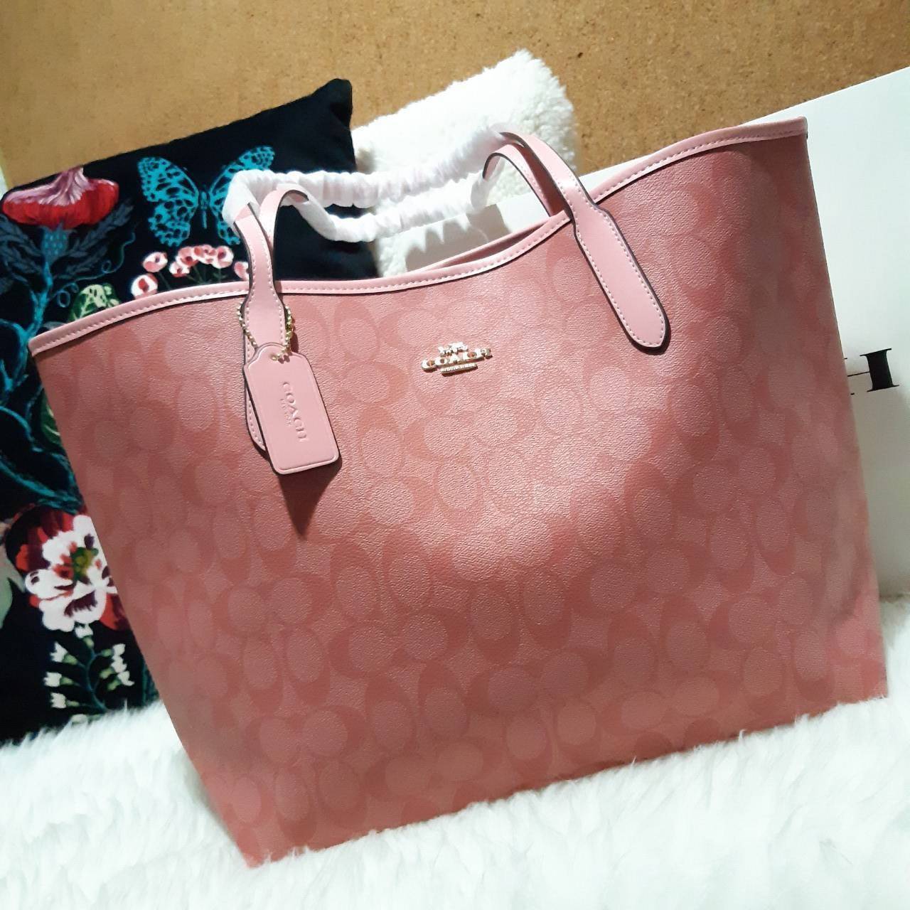 ของแท้ 💯% COACH C5696 CITY TOTE IN SIGNATURE CANVAS กระเป๋าถือทรงโท้ทใบใหญ่ ใส่ของได้ของครบครัน รุ่นใหม่ล่าสุด