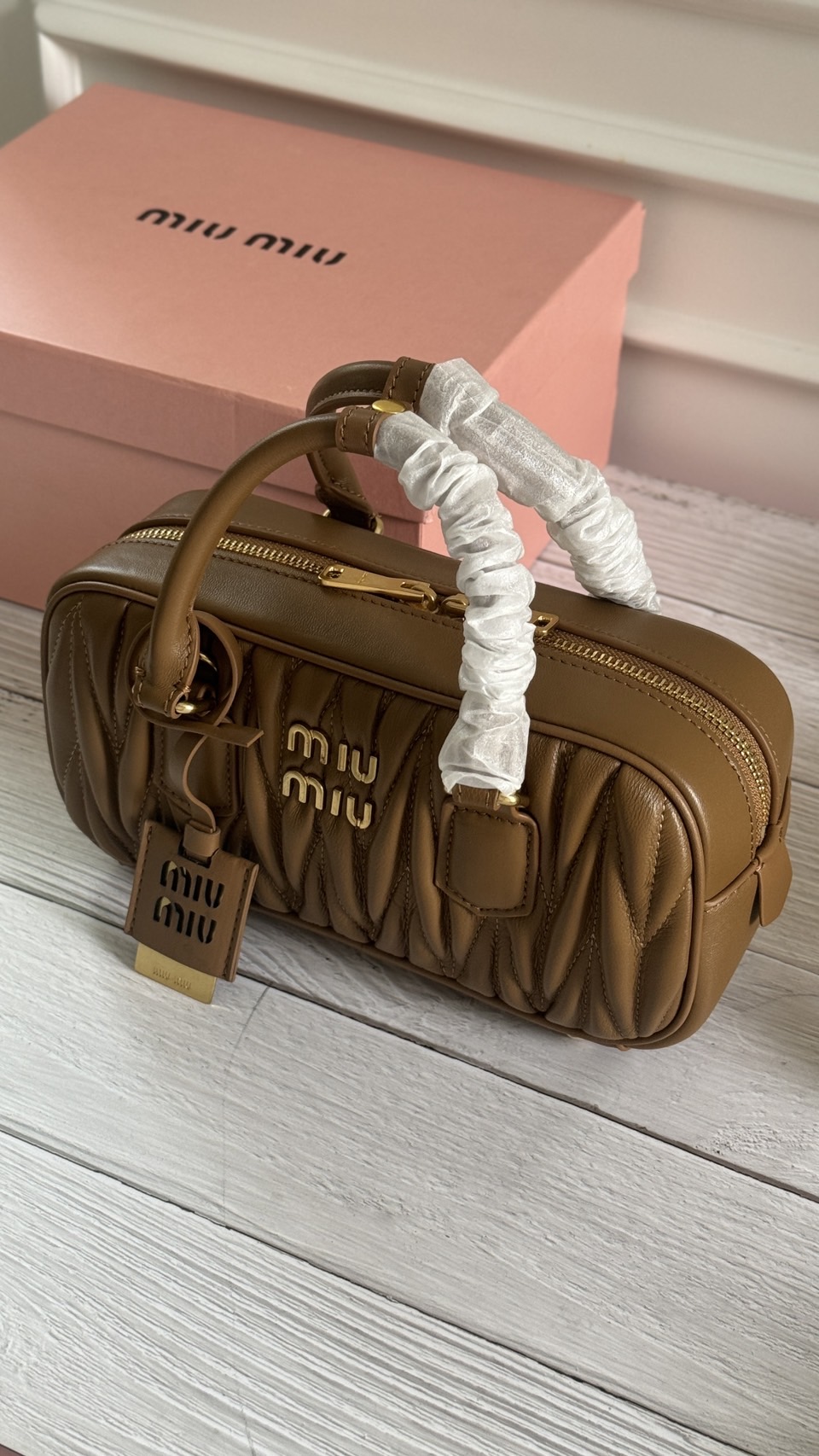 MIU MIU Arcadie Matelassé nappa leather bag 24cm กระเป๋าถือสะพาย luxurious เกรดออริ ท็อป 1:1 เกรดงานปราณีตละเอียด หนังสวย เกรดดีสุด ใช้งานต่างประเทศได้