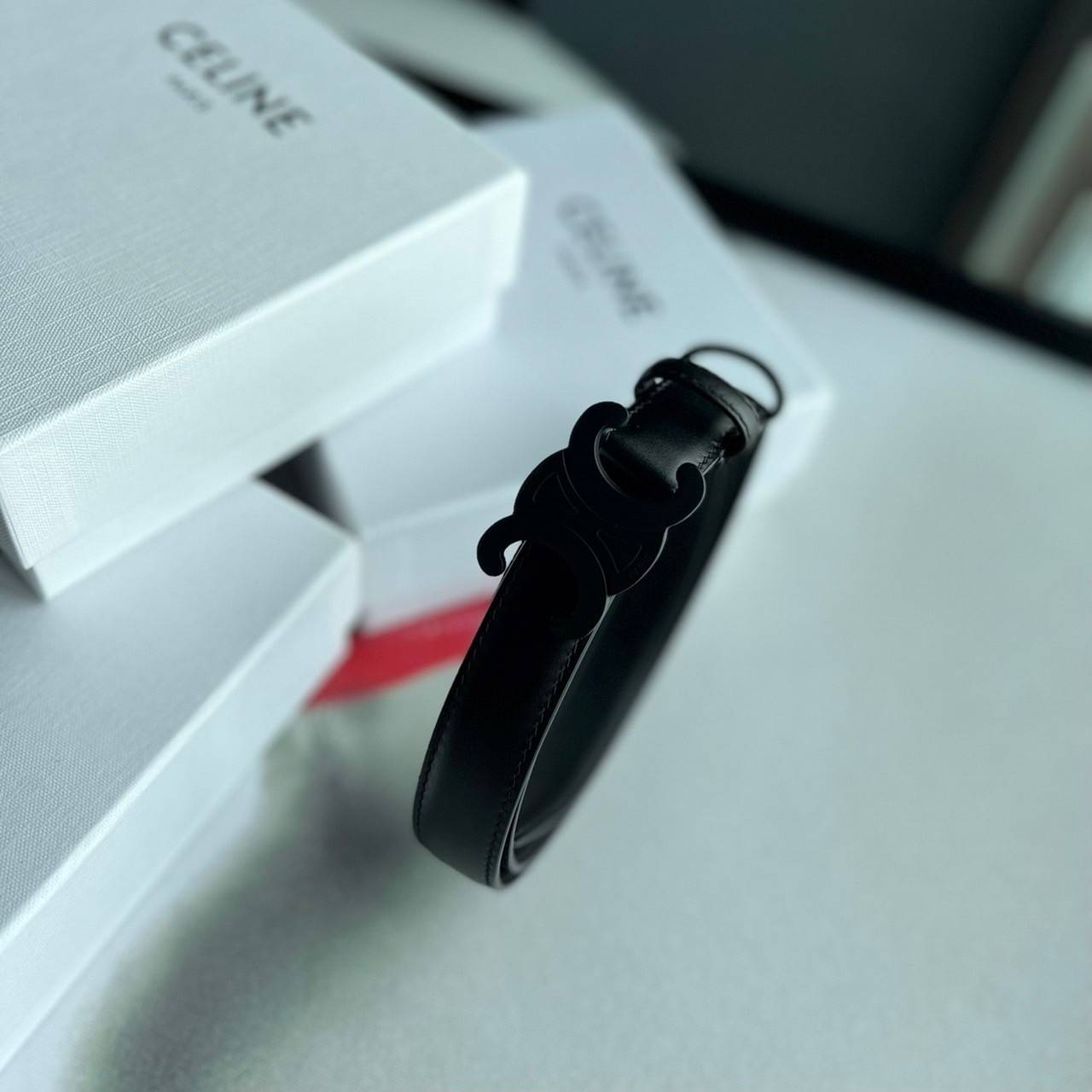 หนังแท้ CELINE BELT LOGO 18MM / Celine Triomphe Belt in Natural Calfskin เกรดใช้งานสลับของจริง ออริจินอลหนังแท้ หัวเข็มขัดโลโก้แบรนด์แบบ 3D Vintage สีทอง/สีดำ ปั้มโลโก้คมชัดคล้ายของจริง สายปรับระดับได้ในดีไซน์เรียบหรูเข้ากับทุกลุ๊คใช้ได้ทั้งชายหญิง