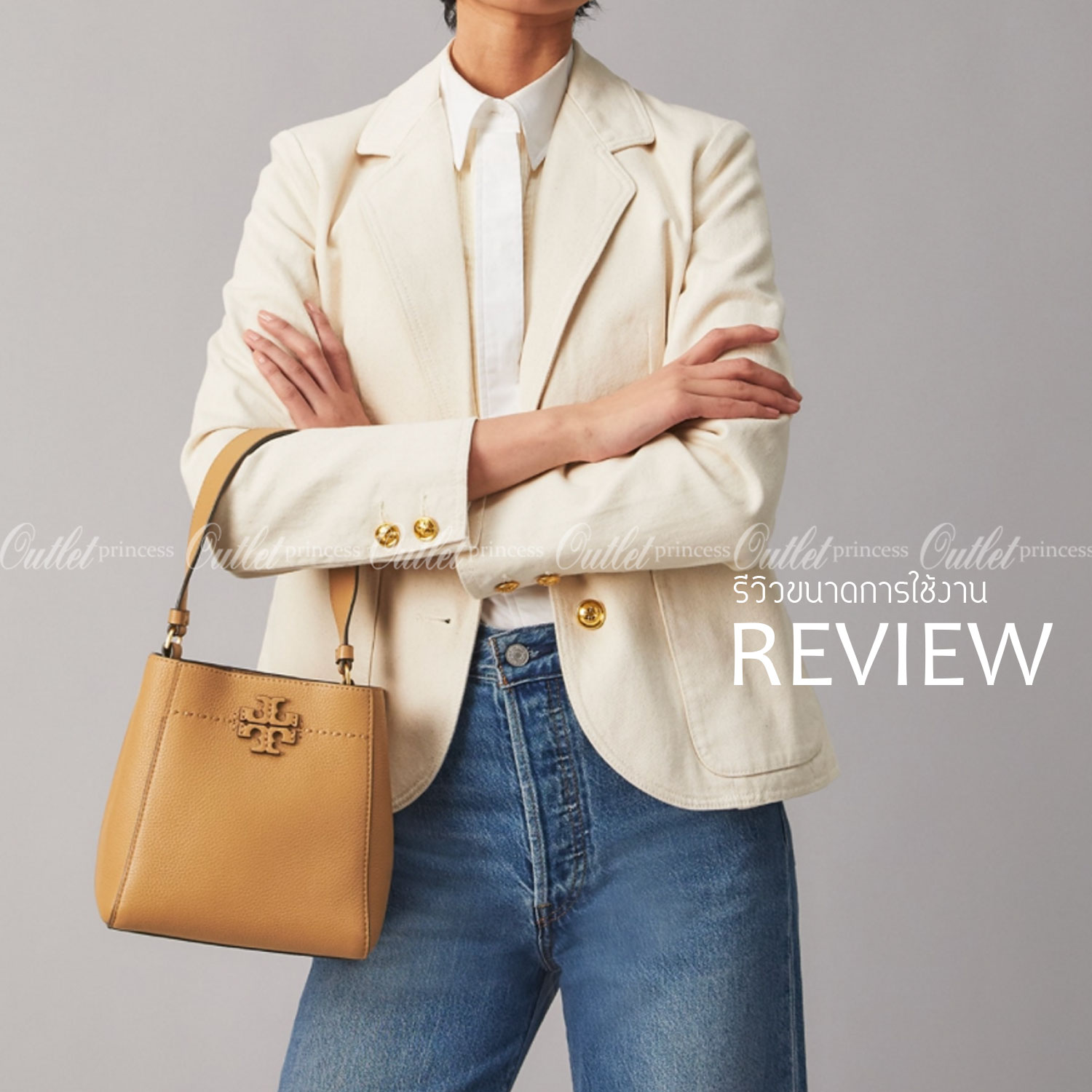 คอลเลคชั่นขายดี มากี่รอบๆ ก็หมดไวทุกรอบ!! TORY BURCH MCGRAW MINI BUCKET BAG กระเป๋าสะพาย และ ถือ คล้องแขน ทรงถัง สะพายได้ 2 ทรง ผลิตจากหนังแท้ หนังลูกวัว หนังนุ่ม หนังหอม น้ำหนักเบามากกก!! หนังลื่น นิ่มสวยมากๆ!! ด้านหน้าประดับโลโก้แบรนด์ ภายในโล่งกว้าง มี