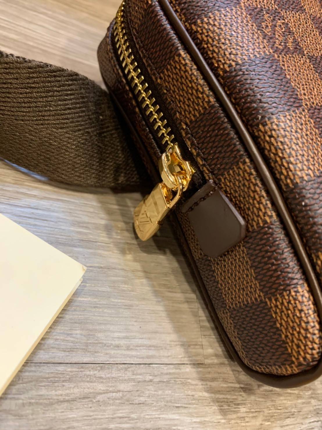 พร้อมส่งที่ไทย!! ที่นี่ที่เดียว LOUIS VUITTON Damier Ebene Brooklyn Bum Bag Louis Vuitton BeltBag กระเป๋าคาดอก คาดเอวสุดหรู งานหนังแท้ มีจำนวนจำกัดนะคะ