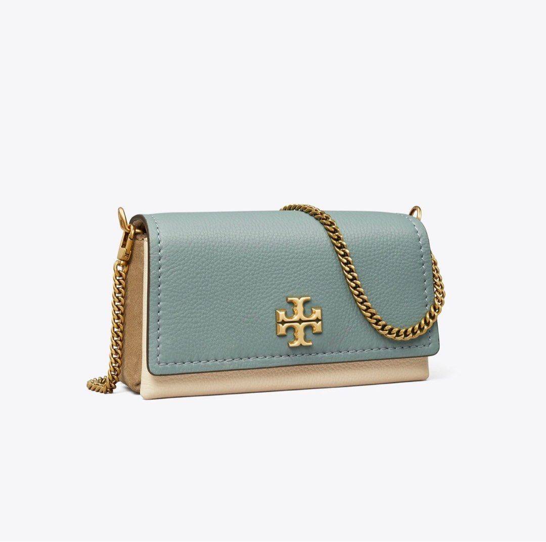 TORY BURCH LIMITED-EDITION MINI BAG รุ่นลิมิเต็ด ที่ sold out ไปแล้วหลายช็อป มีมาให้ช้อปที่นี่! กับกระเป๋าสะพายข้างทรงผู้ดี ไซส์มินิ ที่ผลิตมาในจำนวนจำกัด โดดเด่นด้วยอะไหล่ทองคลาสสิคหรูหรา และสายสะพายโซ่สลับหนัง ทำให้สะพายได้โดยไม่เจ็บไหล่