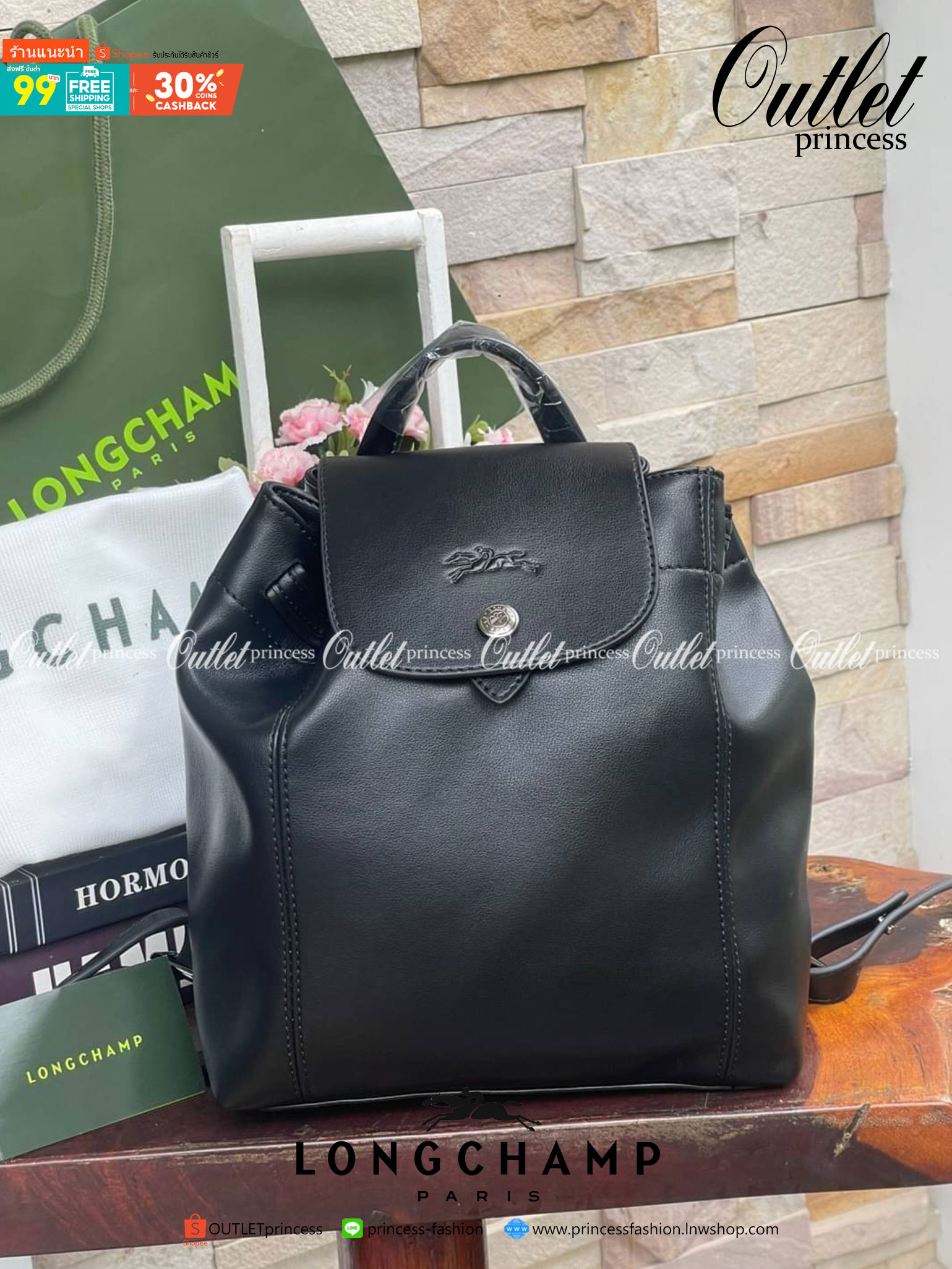 Longchamp Le Pliage Cuir Xs Leather Backpack แบรนด์ติดเทรนด์ตลอดไม่เคยเปลี่ยนกับ ทรง Le Pliage Cuir หนึ่งในตระกูลกระเป๋าสุดไอคอนิกจากแบรนด์ เมื่อรุ่น Le Pliage Cuir ในรูปแบบของหนังแกะ Metis ได้ถือกำเนิดขึ้นในปี 2012 เป้ที่มีการจัดการปรับดีไซน์ให้มีขนาดกำล