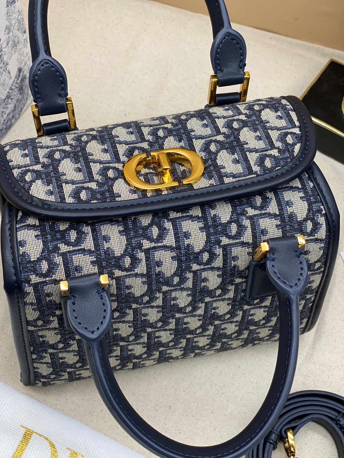 DIOR SMALL BOSTON BAG Blue Oblique Embroidery and Smooth Calfskin / DIOR Box Bag พร้อมส่ง กระเป๋าสะพายทรงกล่อง New for Winter 2023 คอลผู้ดี สวยหรู ตอบโจทย์และแมทช์ได้กับทุกลุคทุกสไตล์